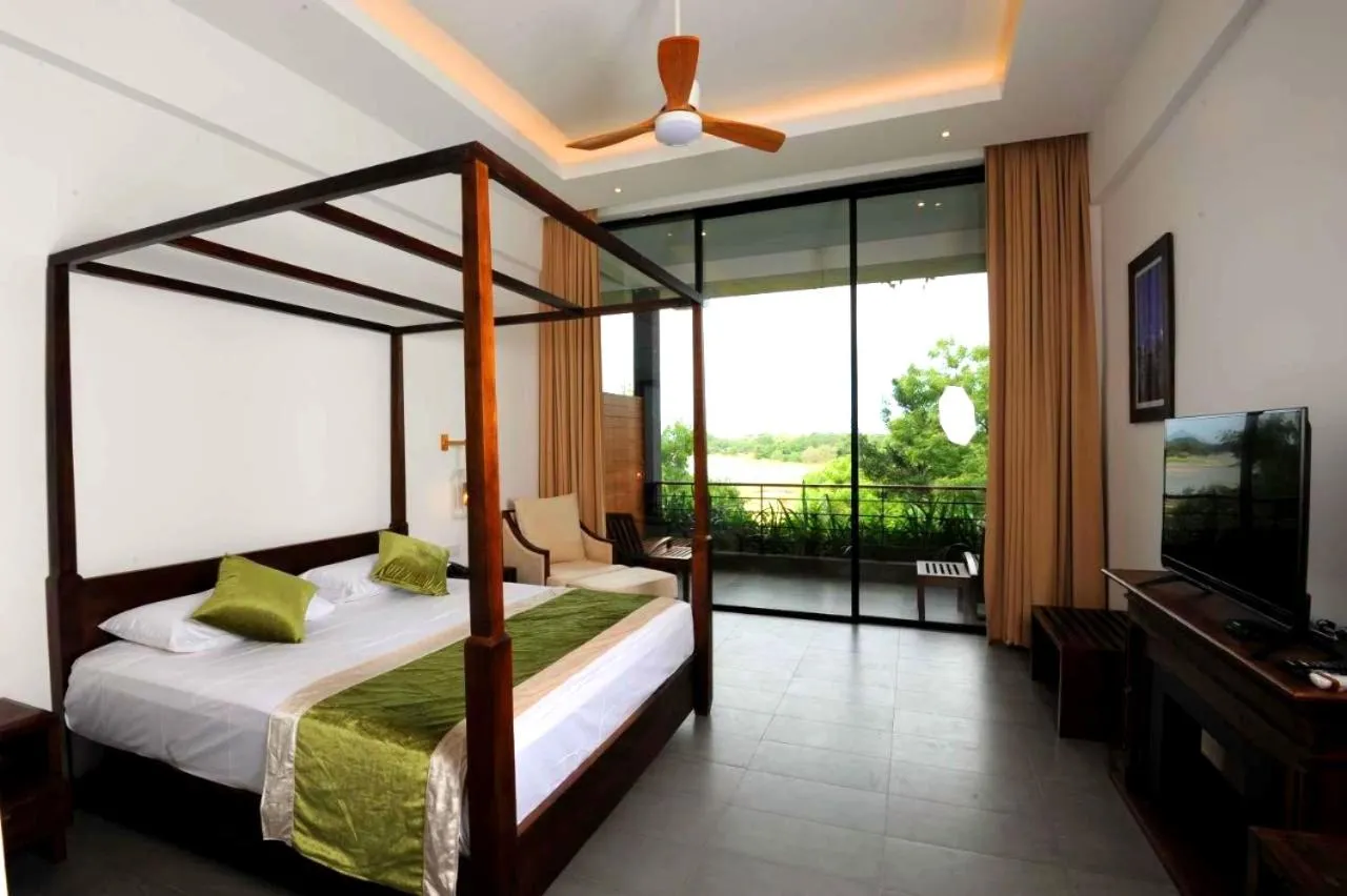 Lake view, Bed in The Lake Forest Hotel