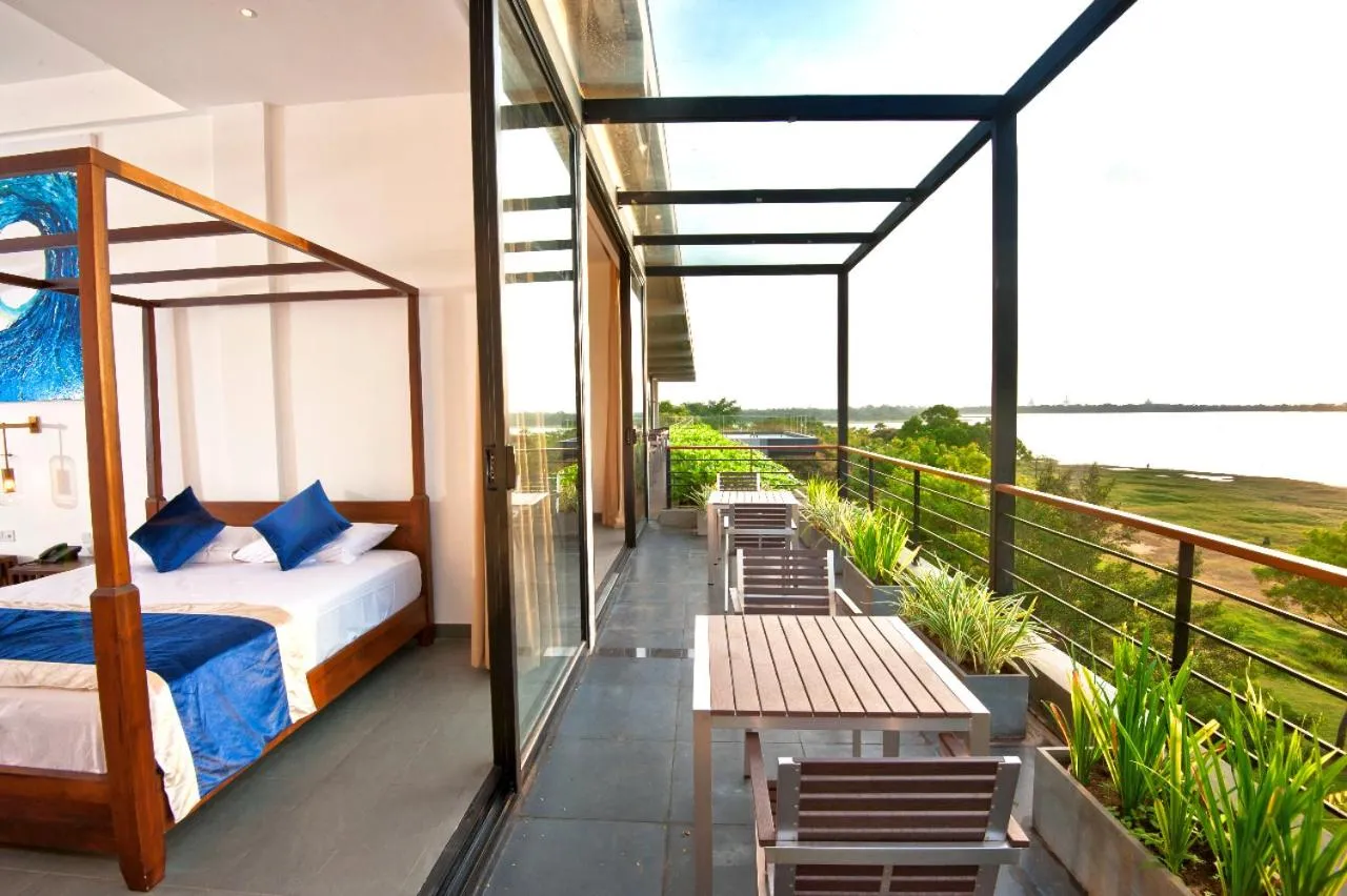 Balcony/Terrace, Bed in The Lake Forest Hotel