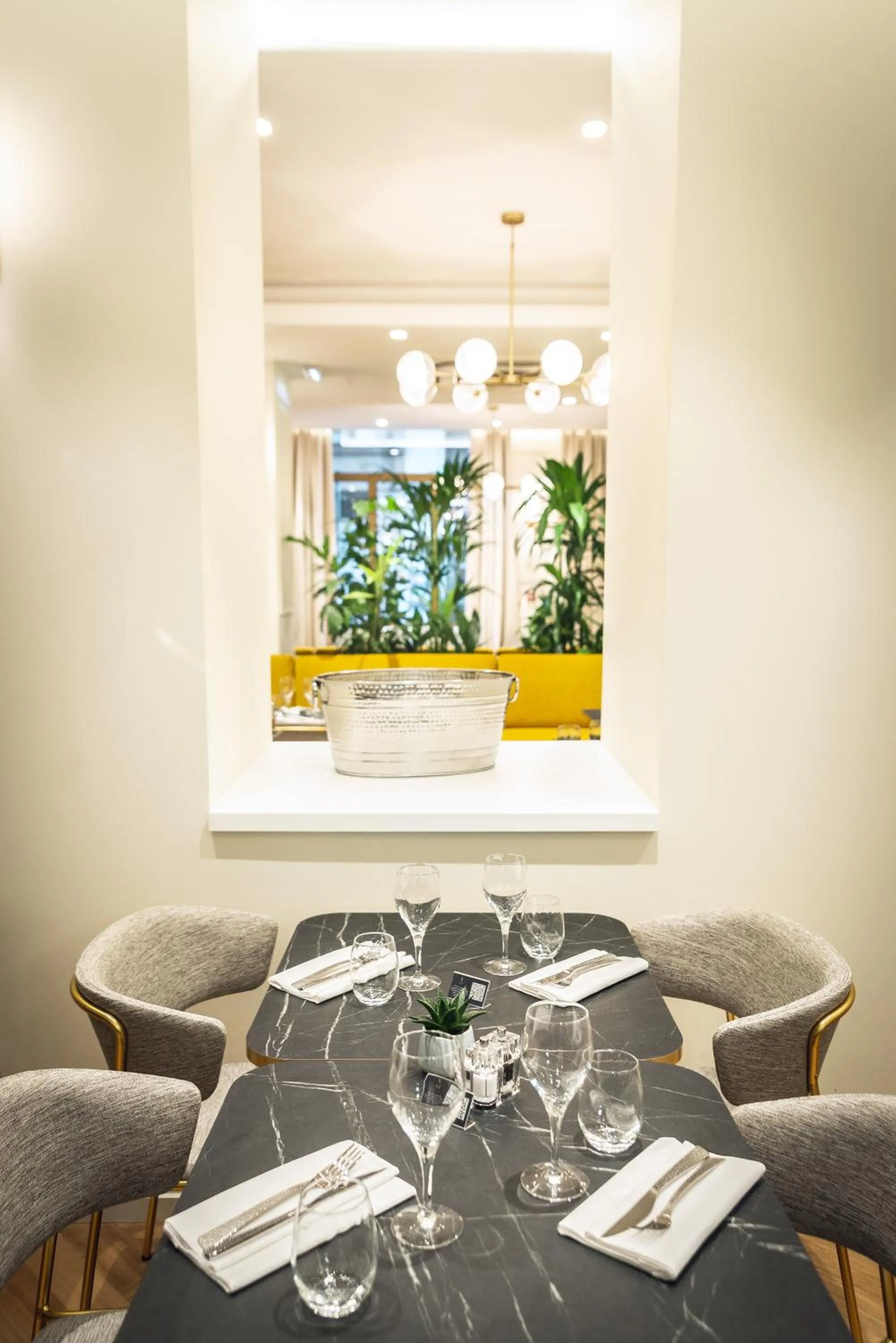 Restaurant/places to eat in Hotel des Vosges BW Premier Collection