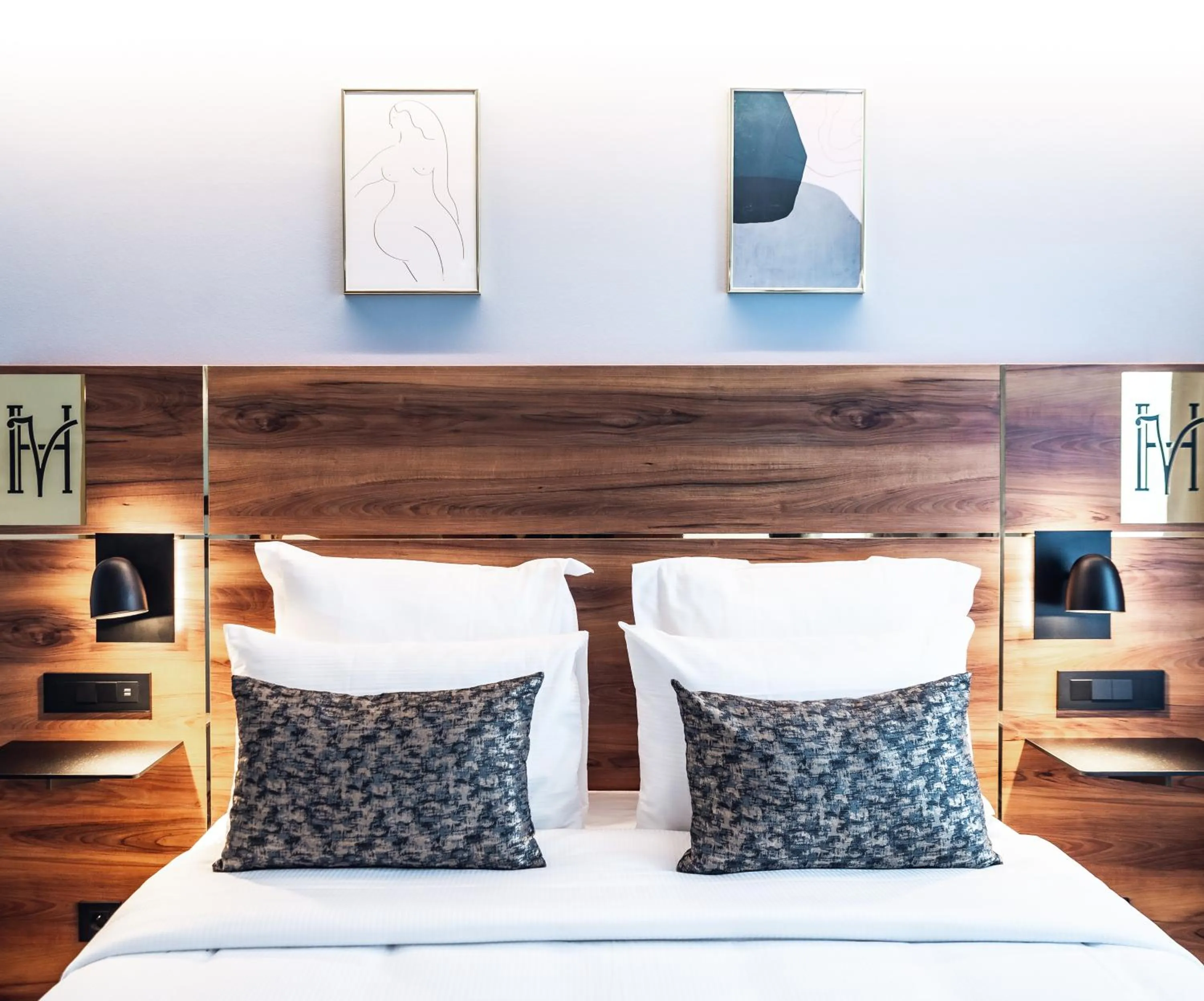 Bed in Hotel des Vosges BW Premier Collection