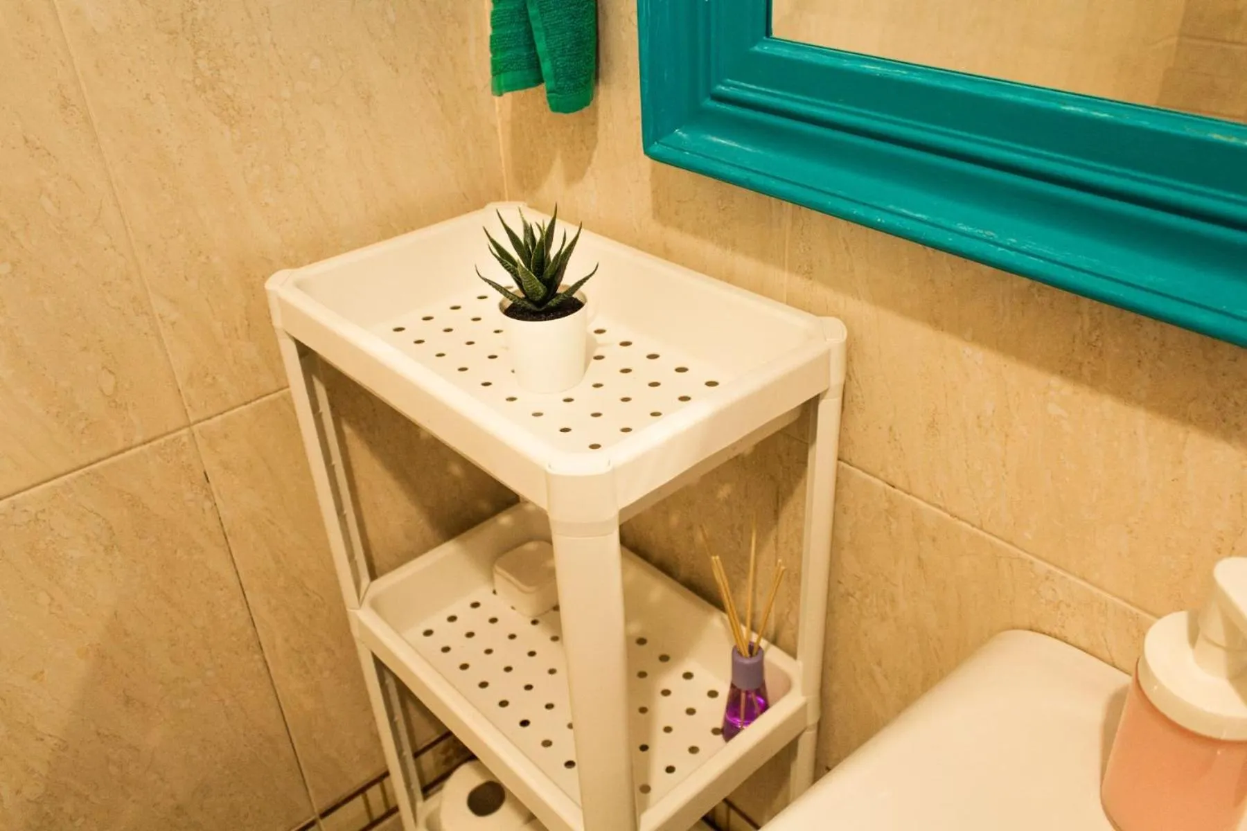 Shower in Paz & Amor Guest House - Peace & Love