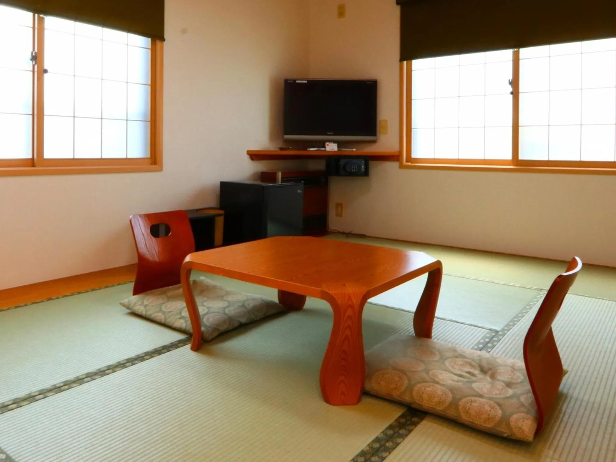 Photo of the whole room in Takanoya