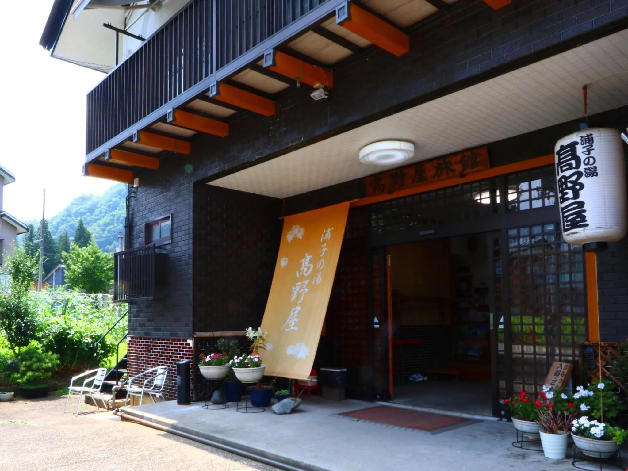 Facade/entrance in Takanoya