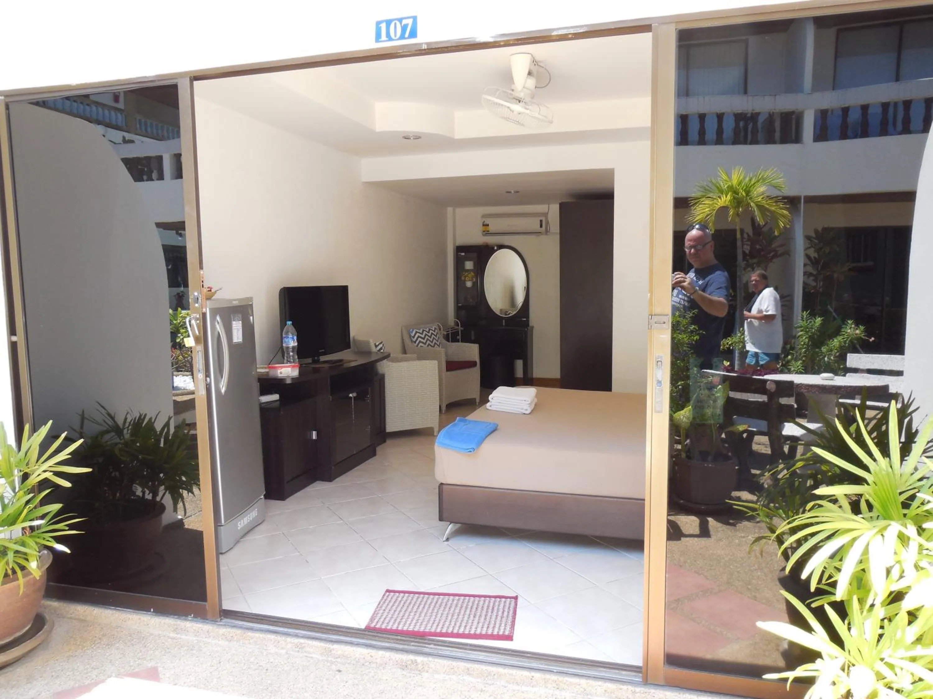 Bedroom, Bed in Blue Sky Residence