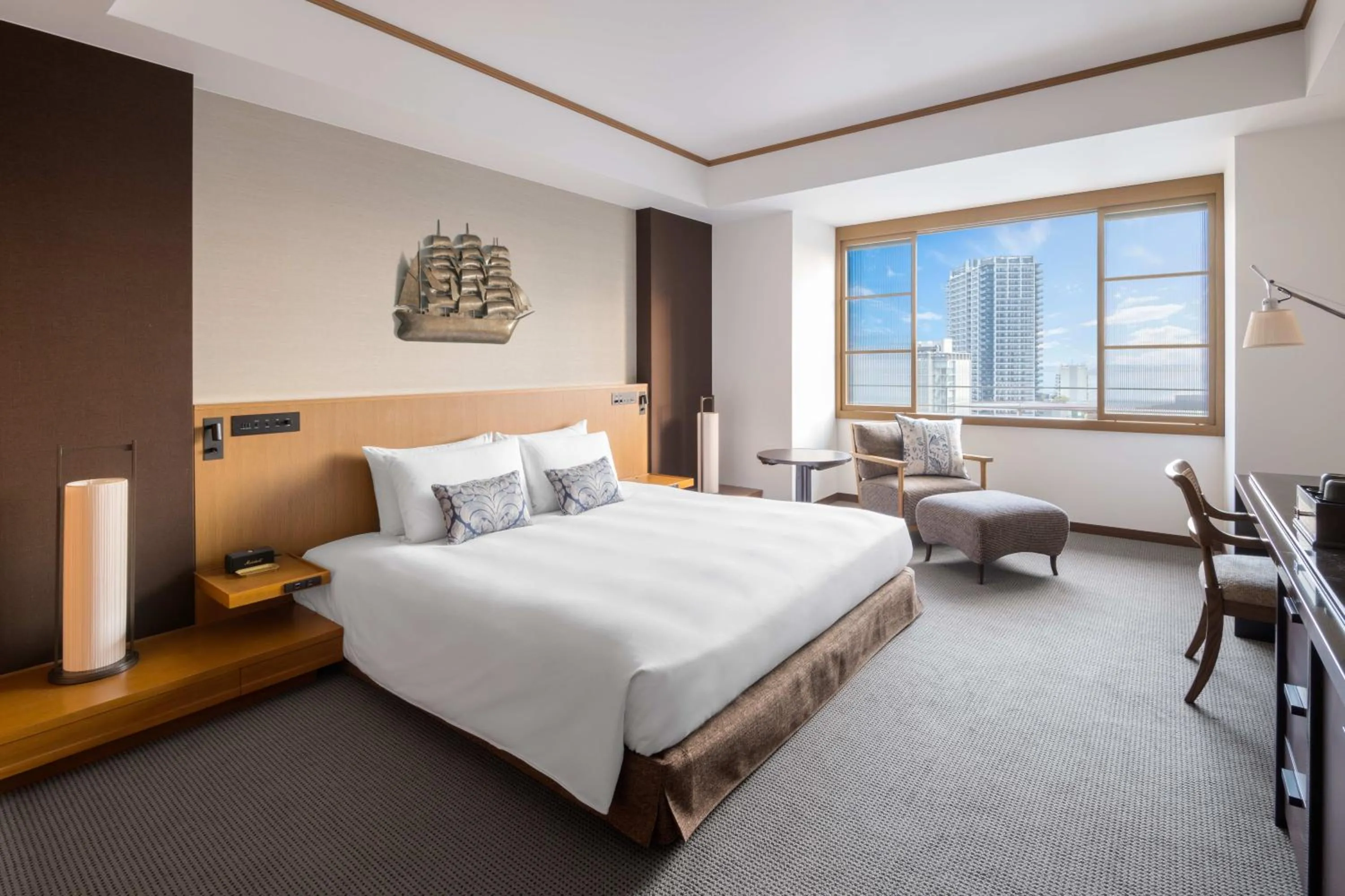 Photo of the whole room, Bed in Oriental Hotel