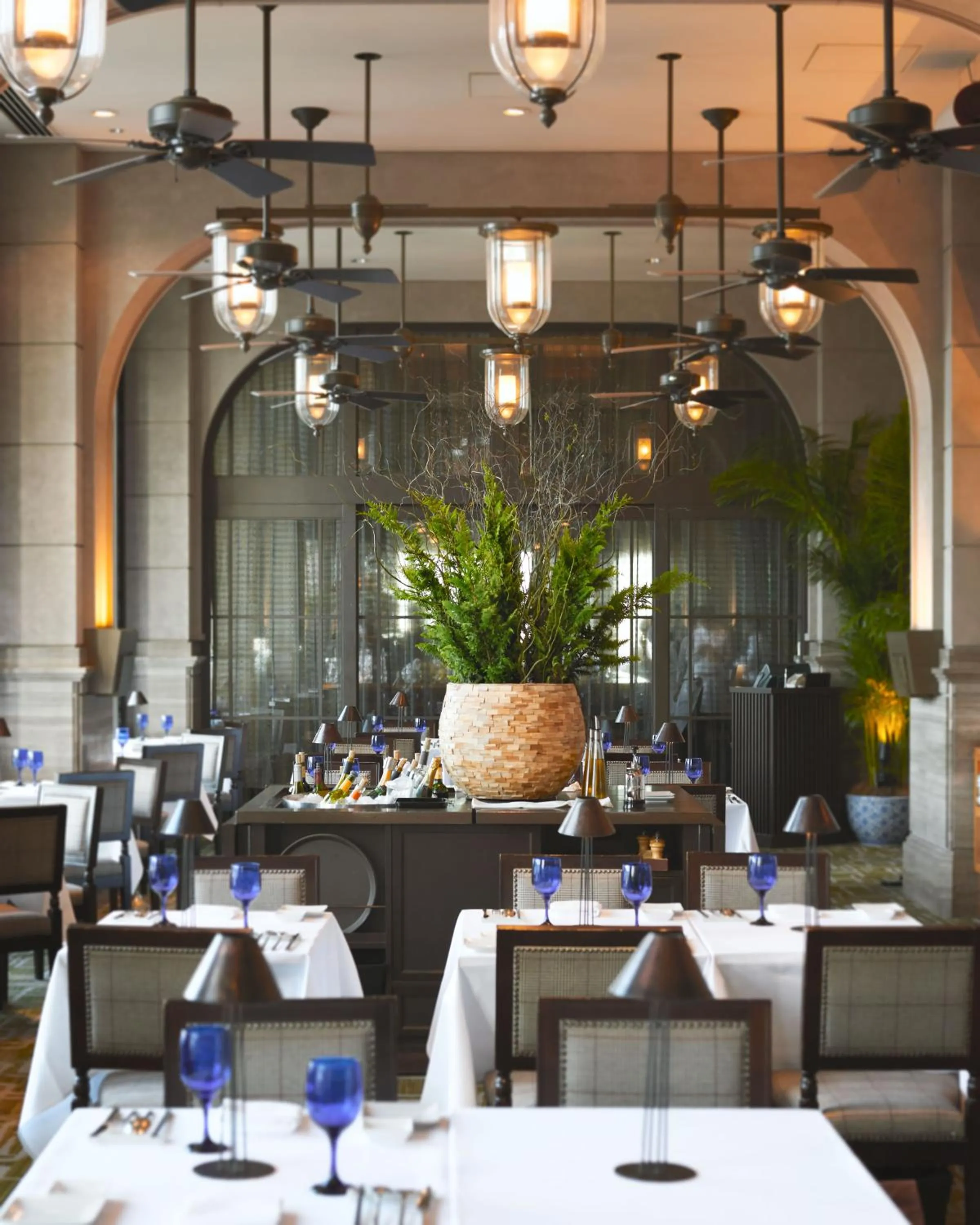 Restaurant/places to eat in Oriental Hotel