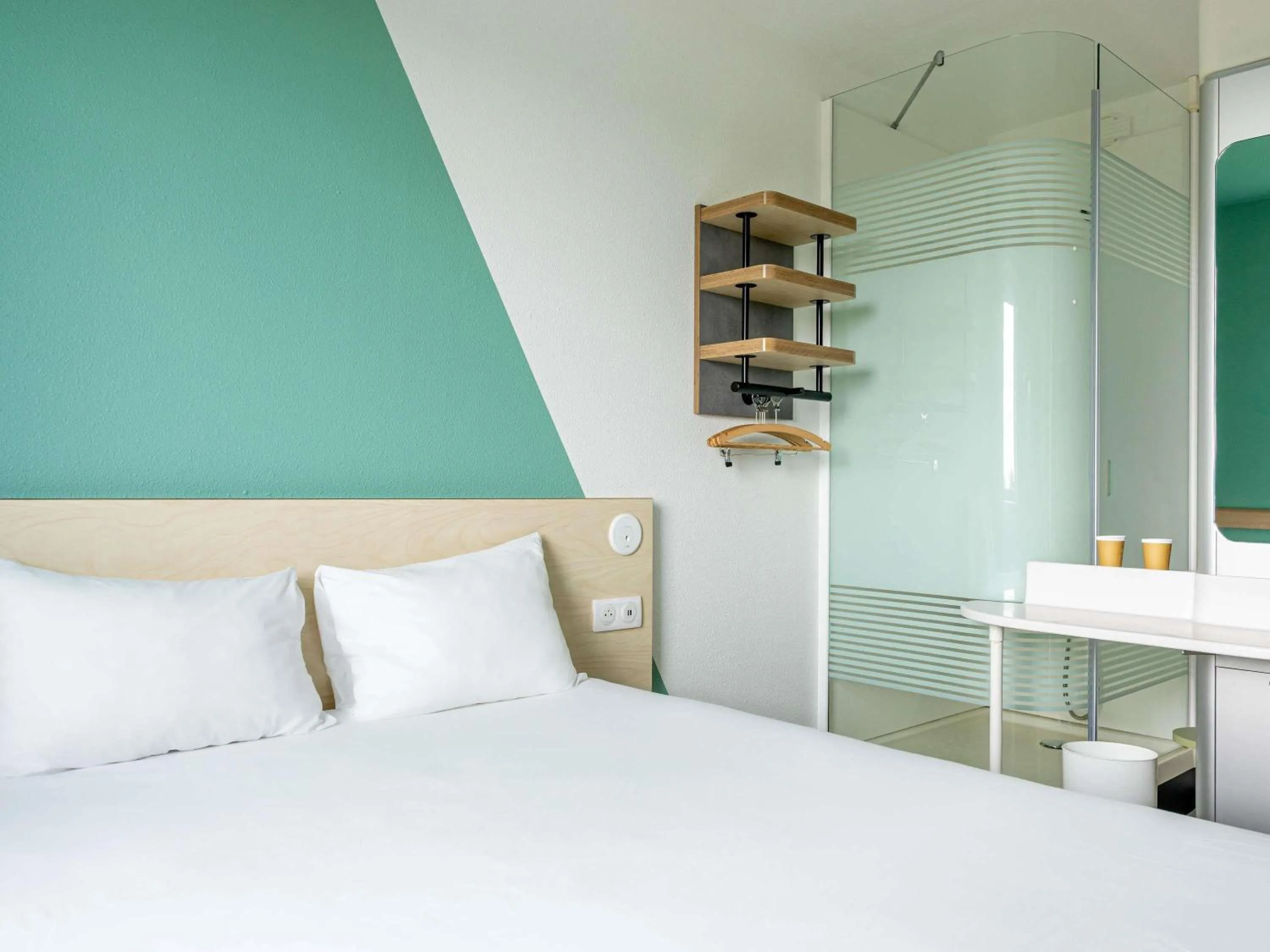 Bedroom, Bed in ibis budget Toulouse Aeroport