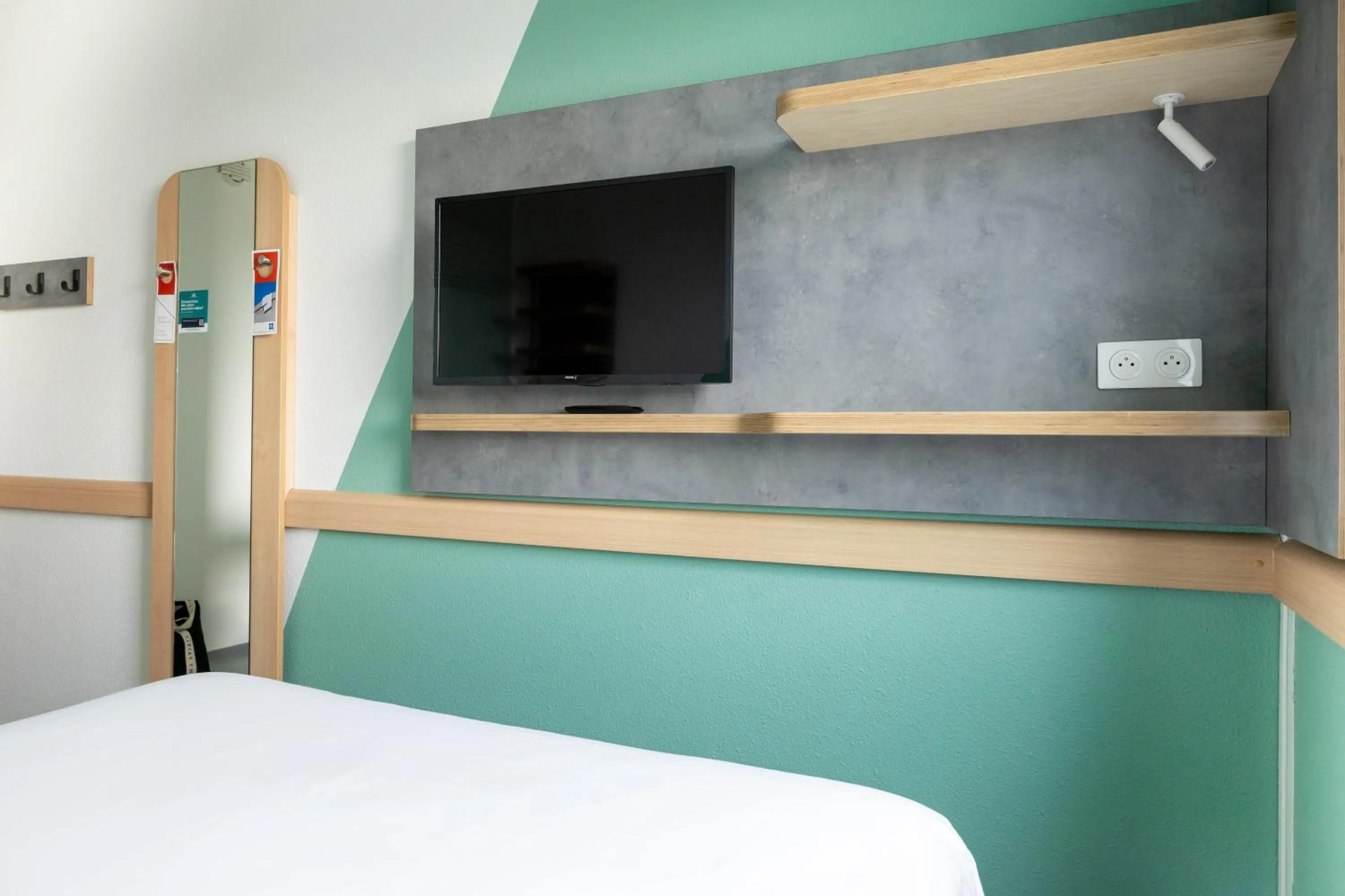 Bed in ibis budget Toulouse Aeroport