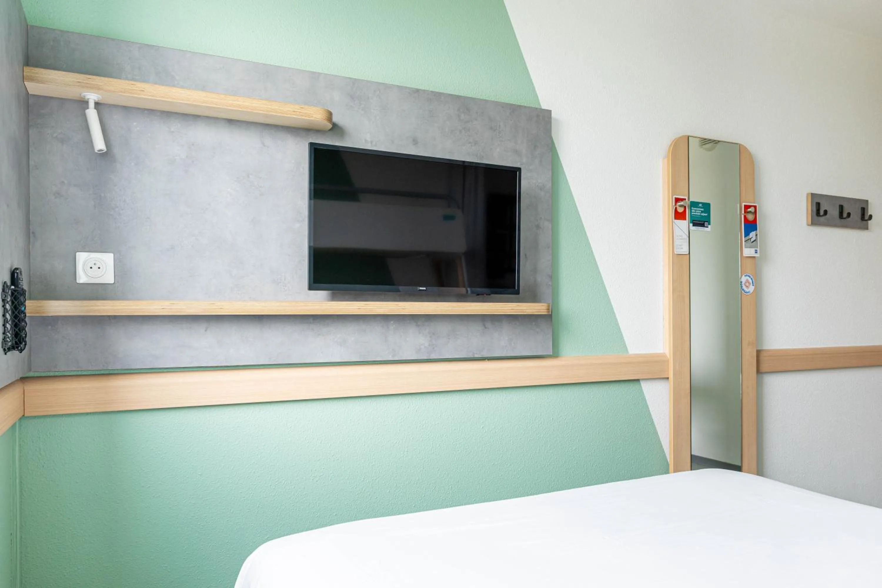 Bed in ibis budget Toulouse Aeroport