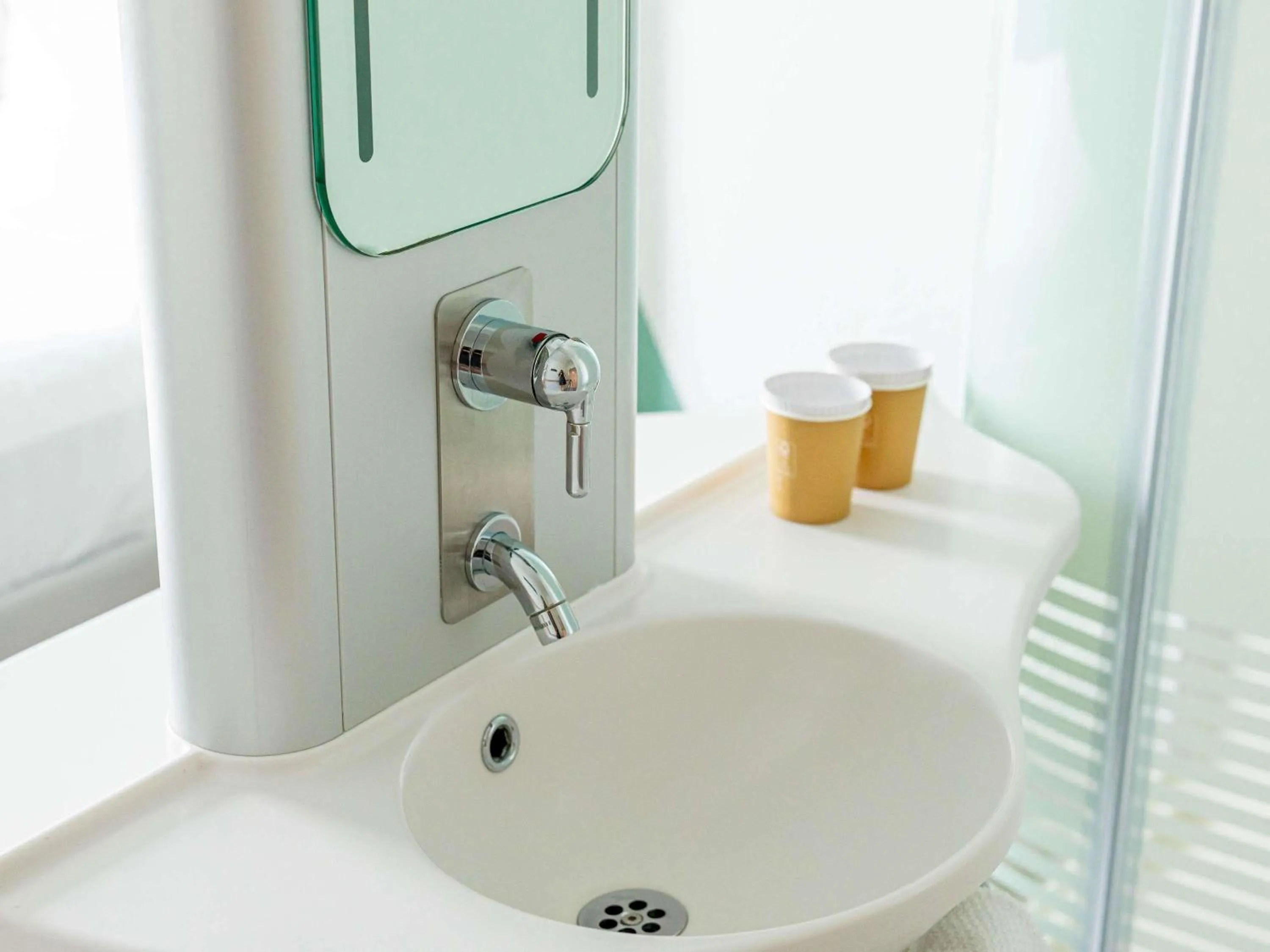 Bedroom in ibis budget Toulouse Aeroport