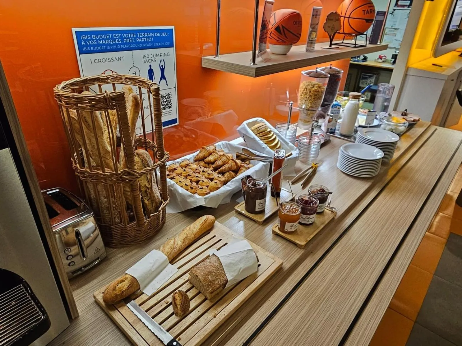 Breakfast in ibis budget Toulouse Aeroport