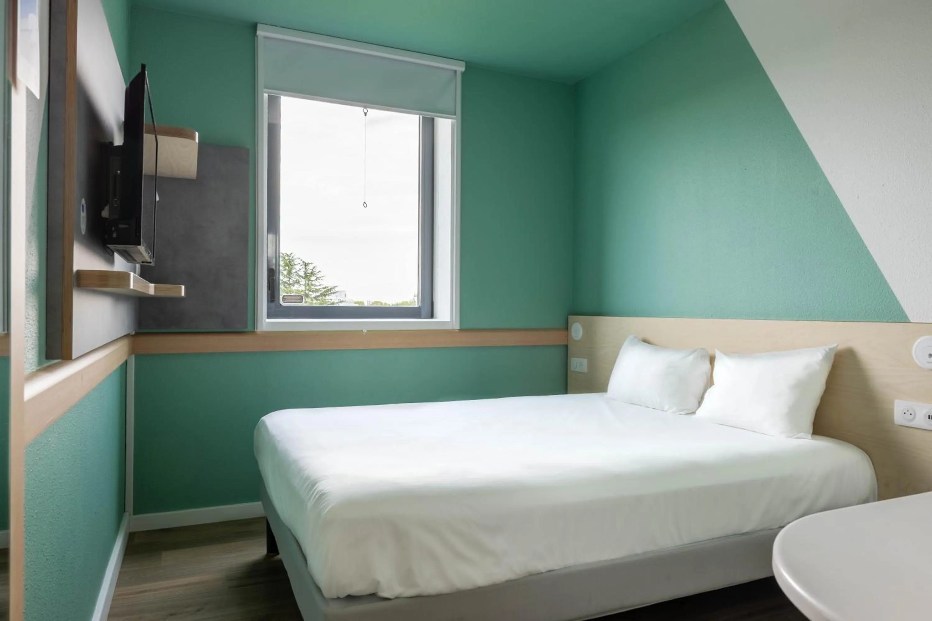 Bed in ibis budget Toulouse Aeroport