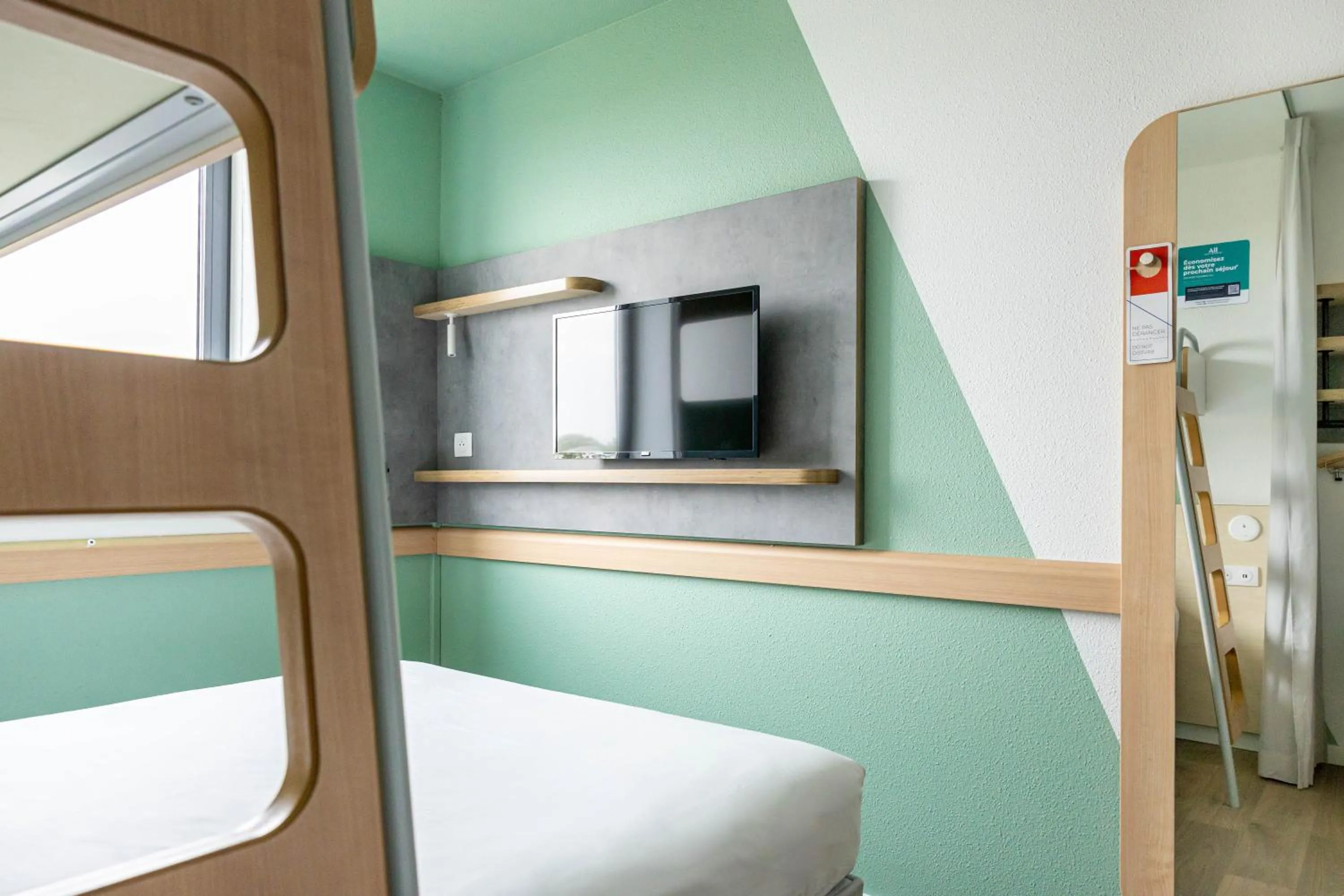 Bed in ibis budget Toulouse Aeroport