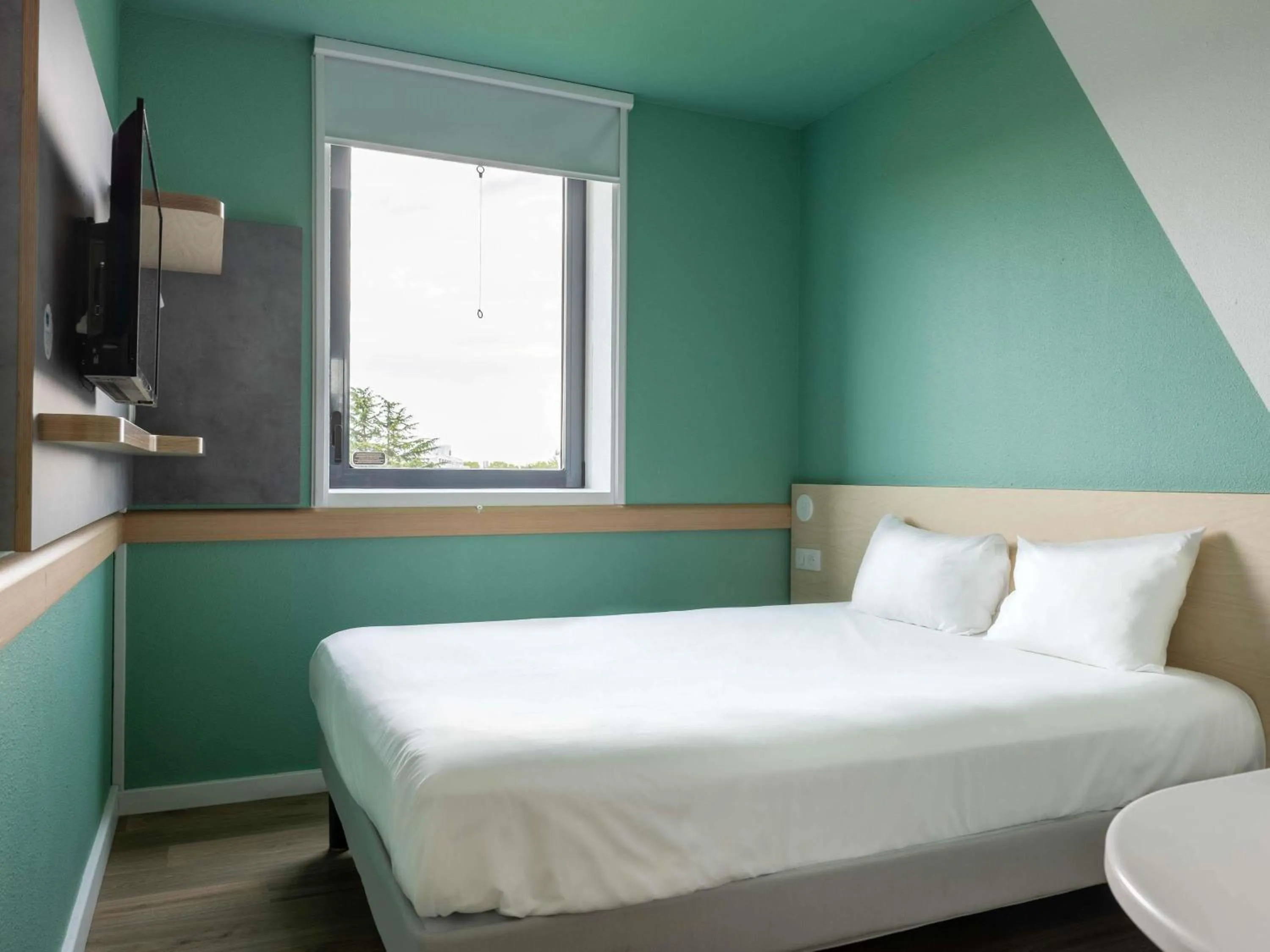 Property building, Bed in ibis budget Toulouse Aeroport