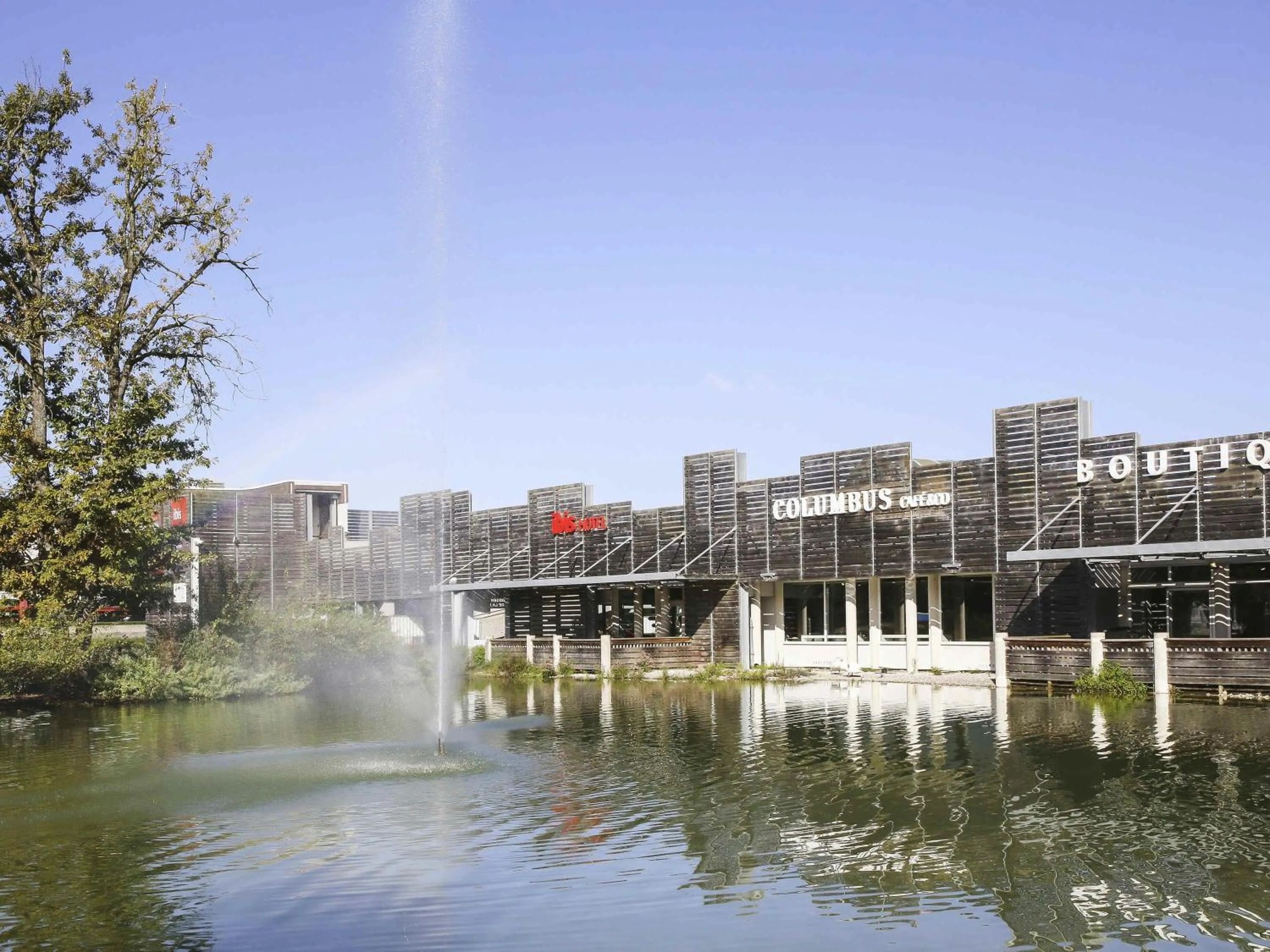 Property building in ibis Bourg Jasseron/Teyssonge