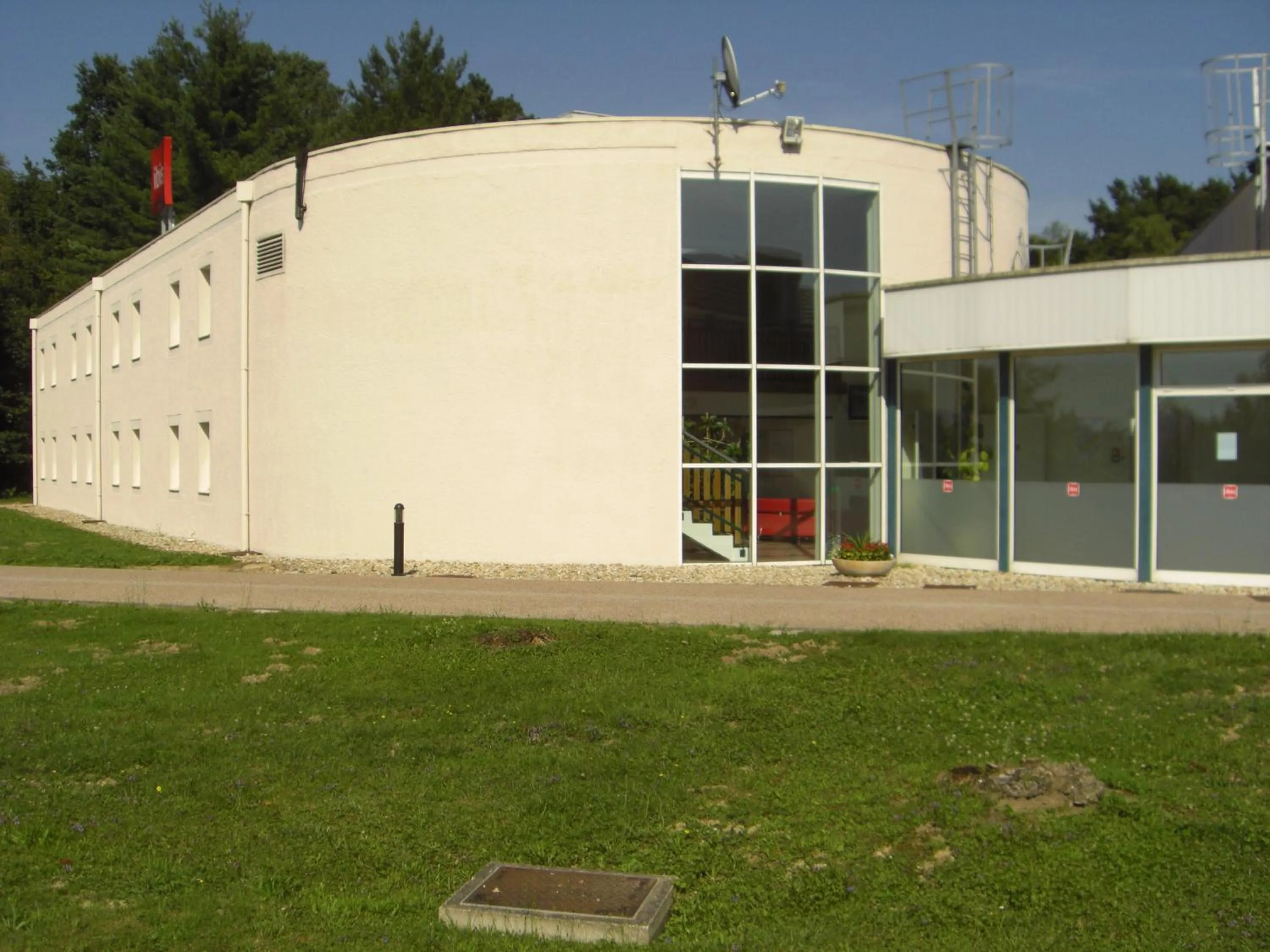 Property building in ibis Bourg Jasseron/Teyssonge