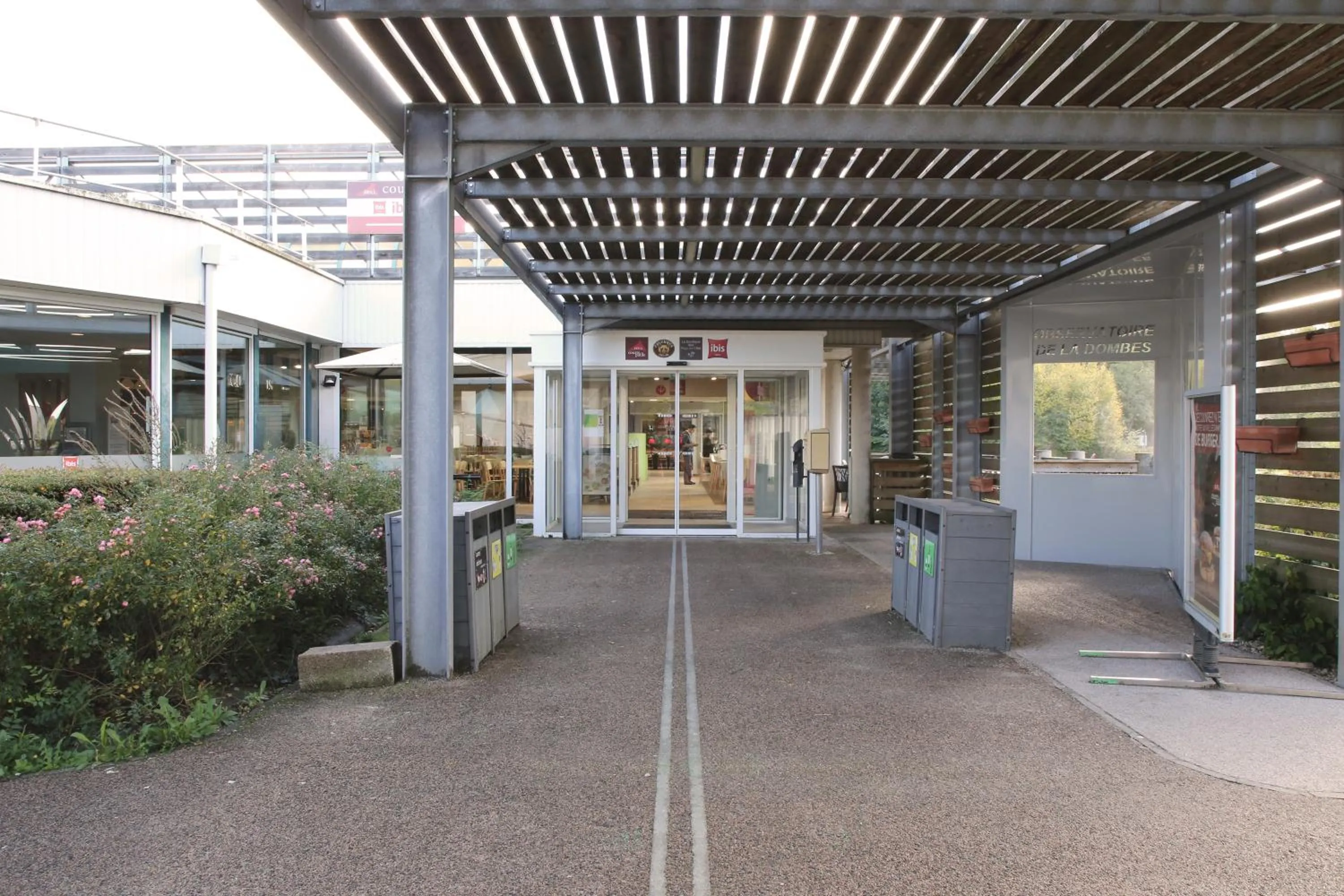 Facade/entrance in ibis Bourg Jasseron/Teyssonge