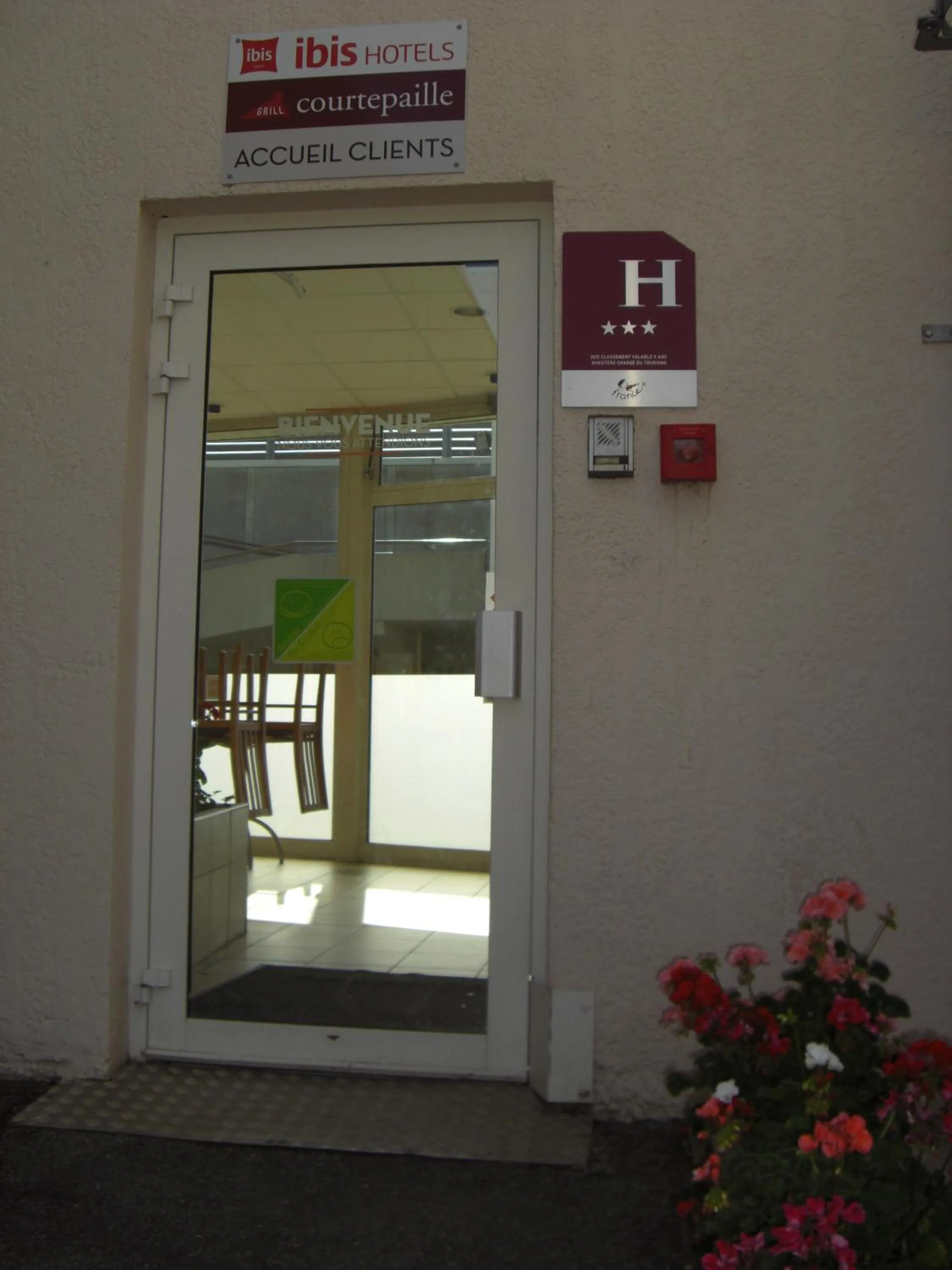 Facade/entrance in ibis Bourg Jasseron/Teyssonge