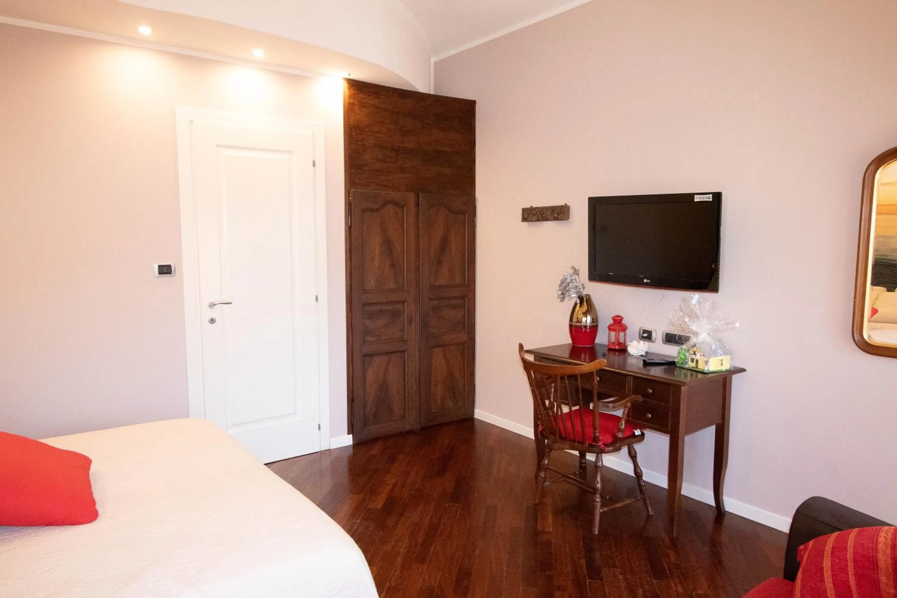 TV and multimedia, Bed in La Casa di Adele Cagliari B&B