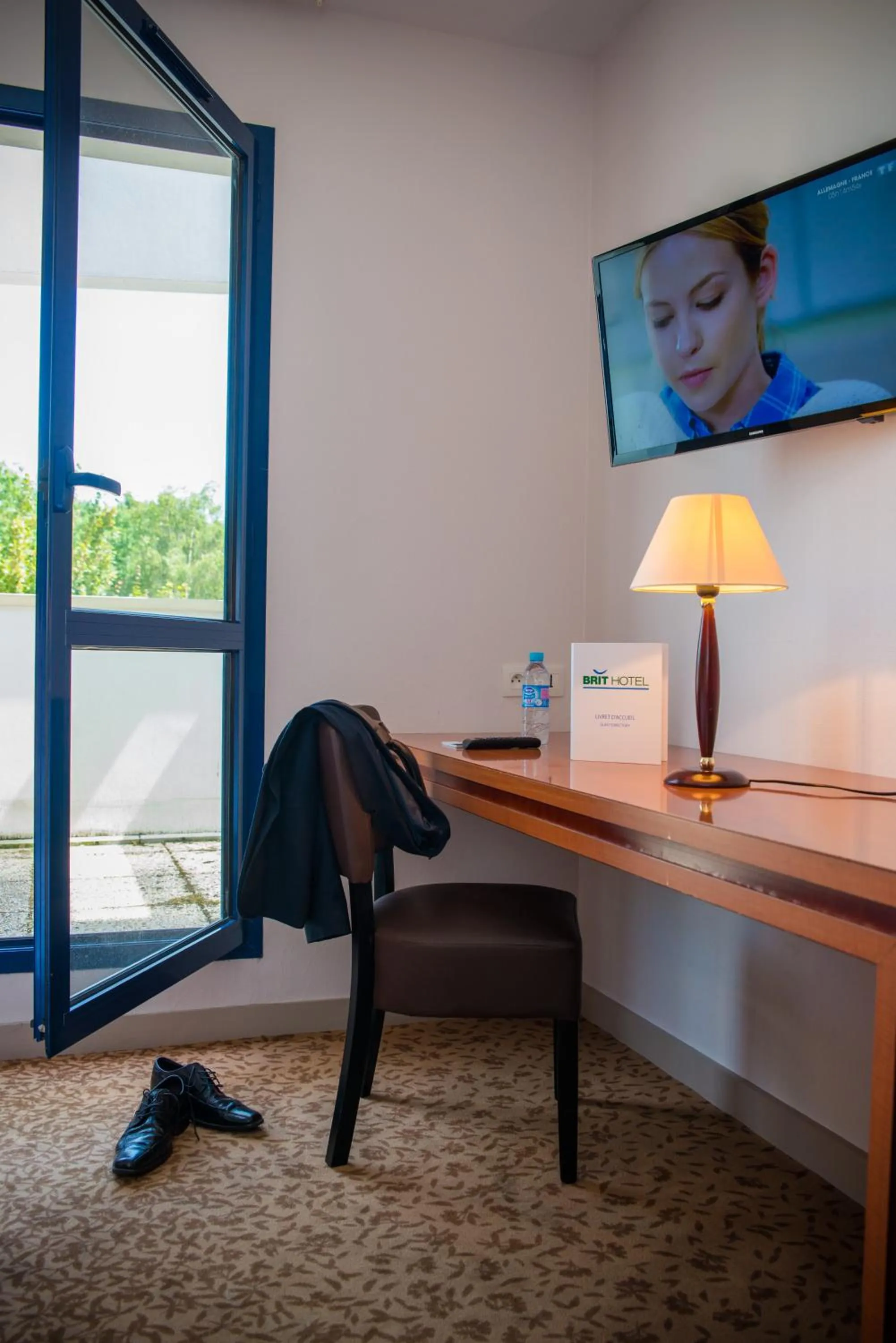 TV and multimedia in Brit Hotel Saint Malo – Le Transat
