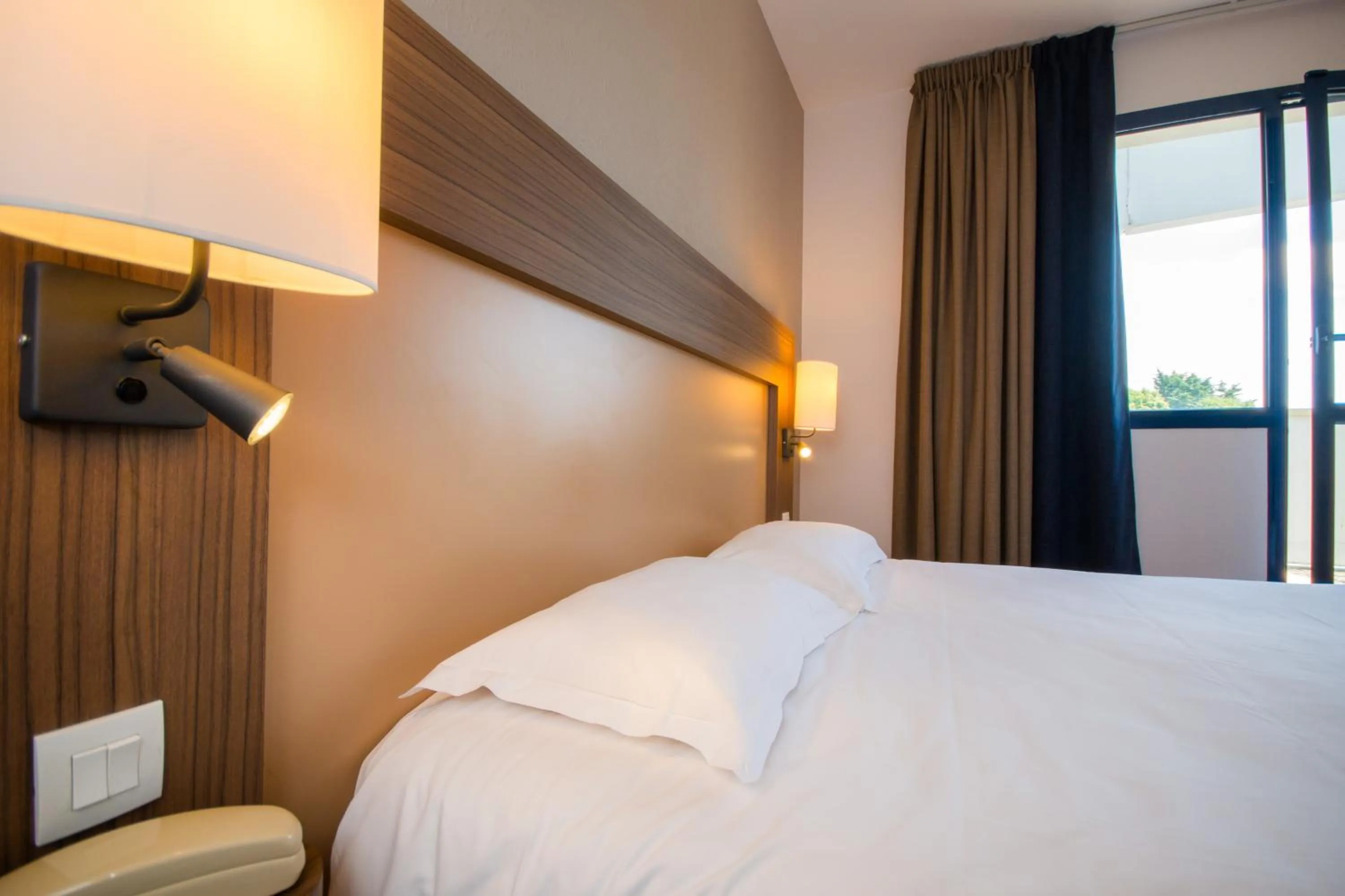 Bed in Brit Hotel Saint Malo – Le Transat