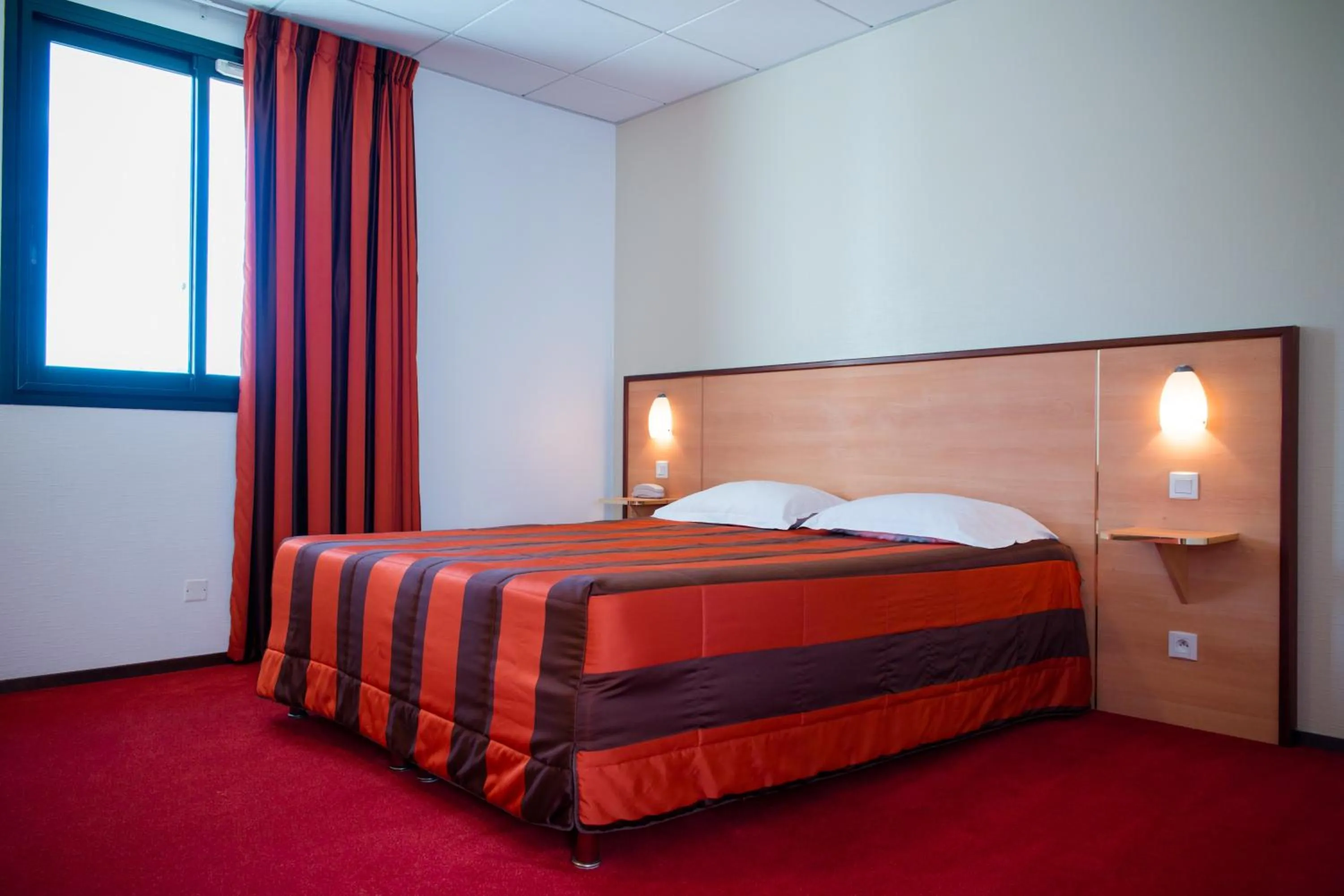 Bed in Brit Hotel Saint Malo – Le Transat