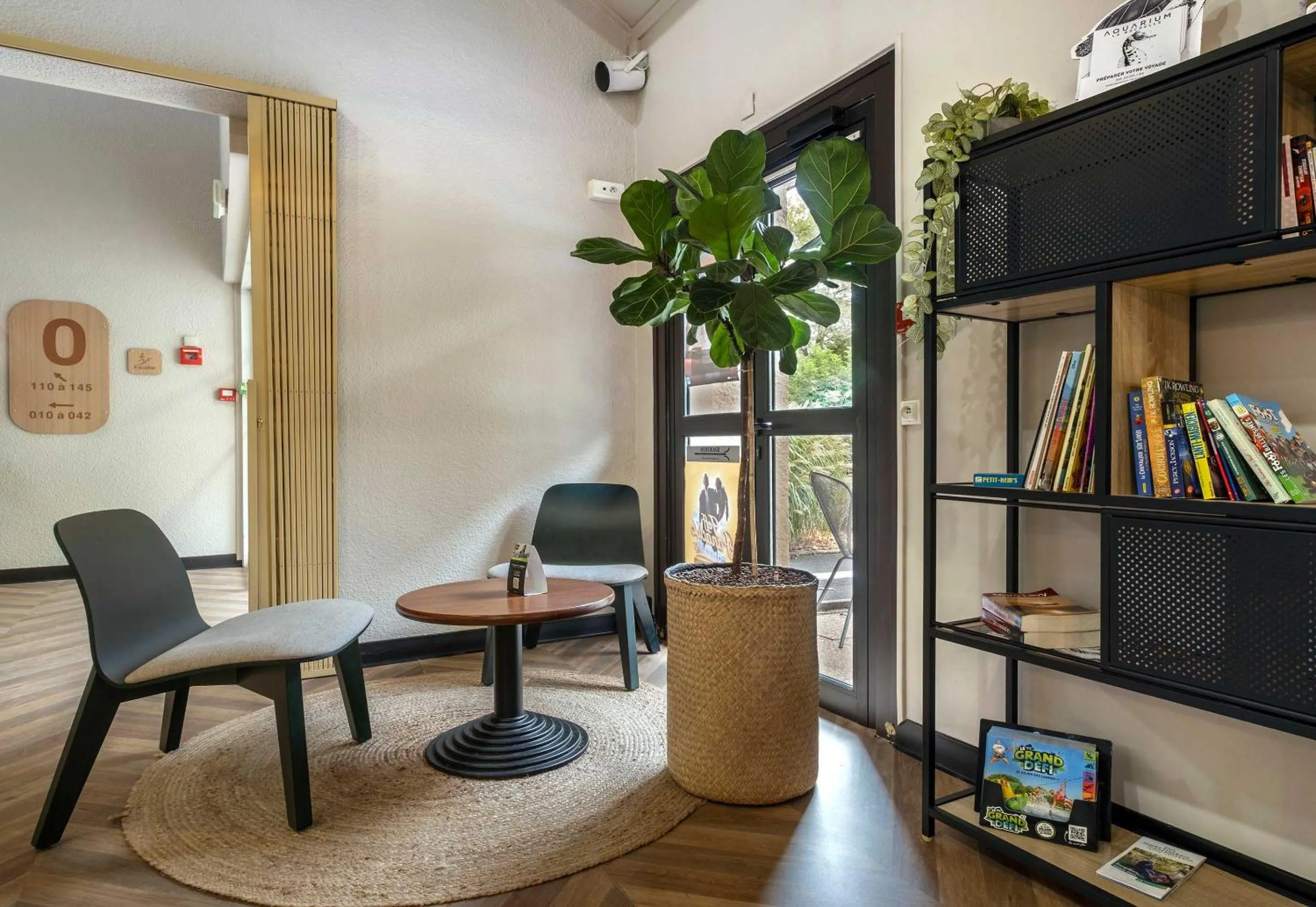 Lobby or reception in B&B HOTEL Niort Sud Venise Verte