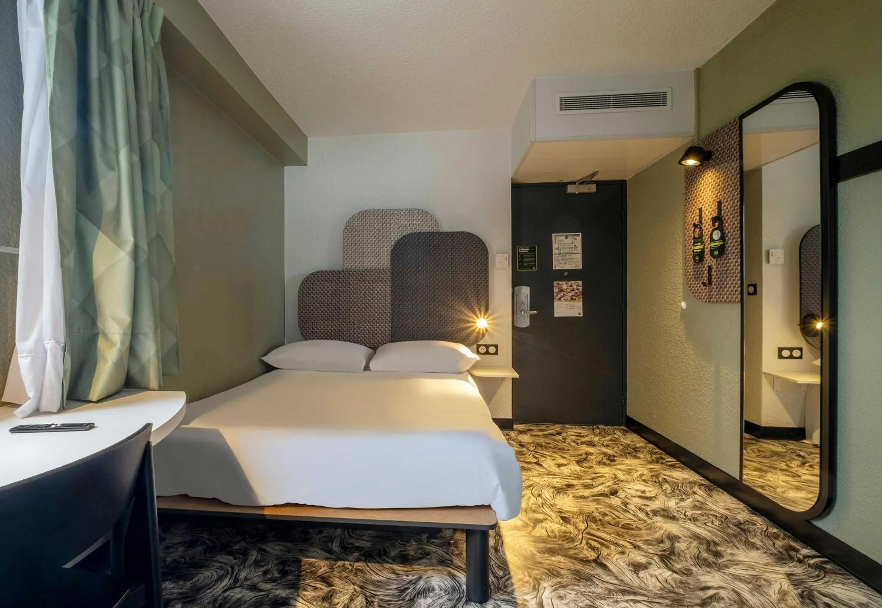 Photo of the whole room in B&B HOTEL Niort Sud Venise Verte