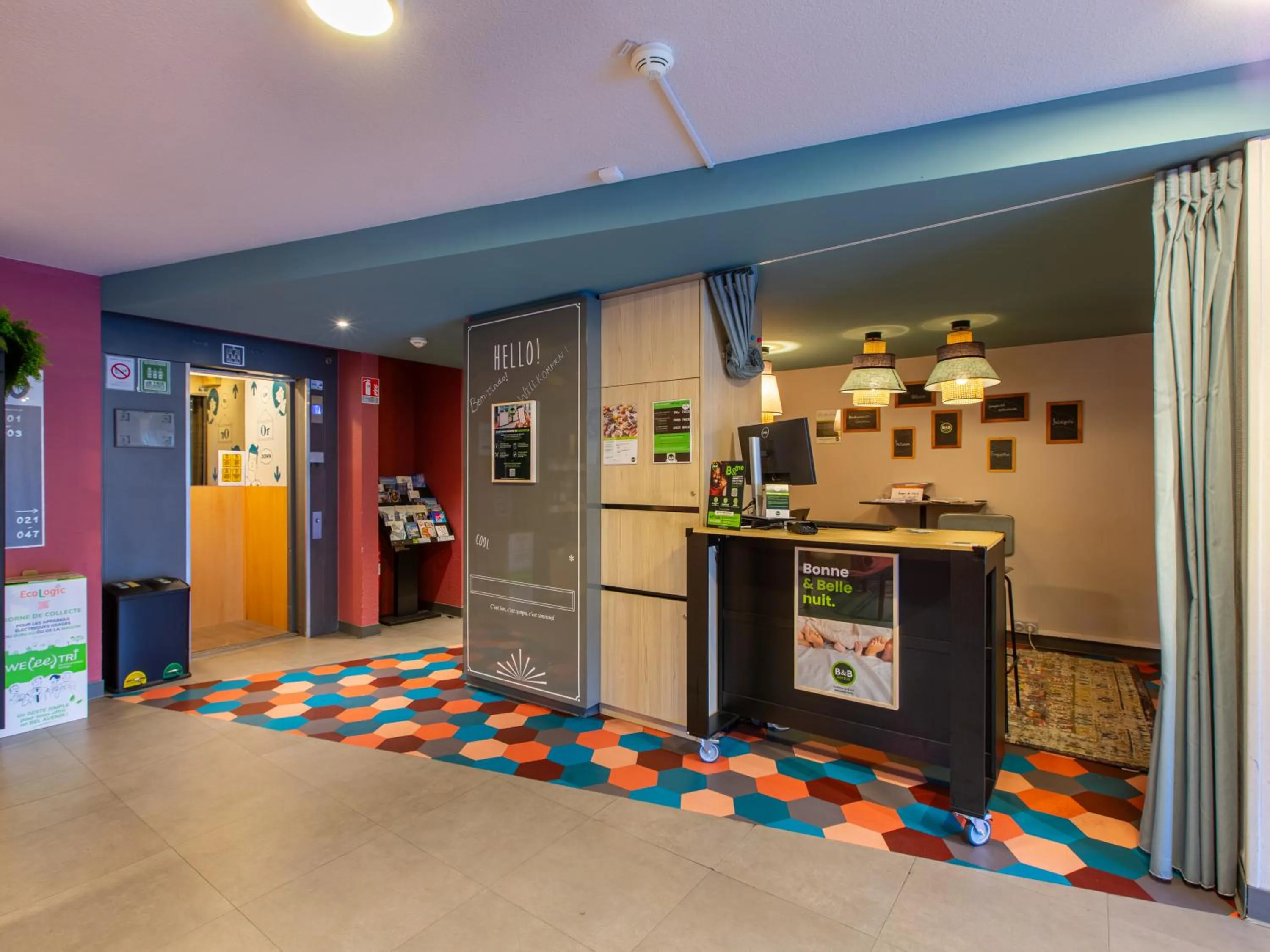 Lobby or reception in B&B HOTEL Orléans Nord Saran