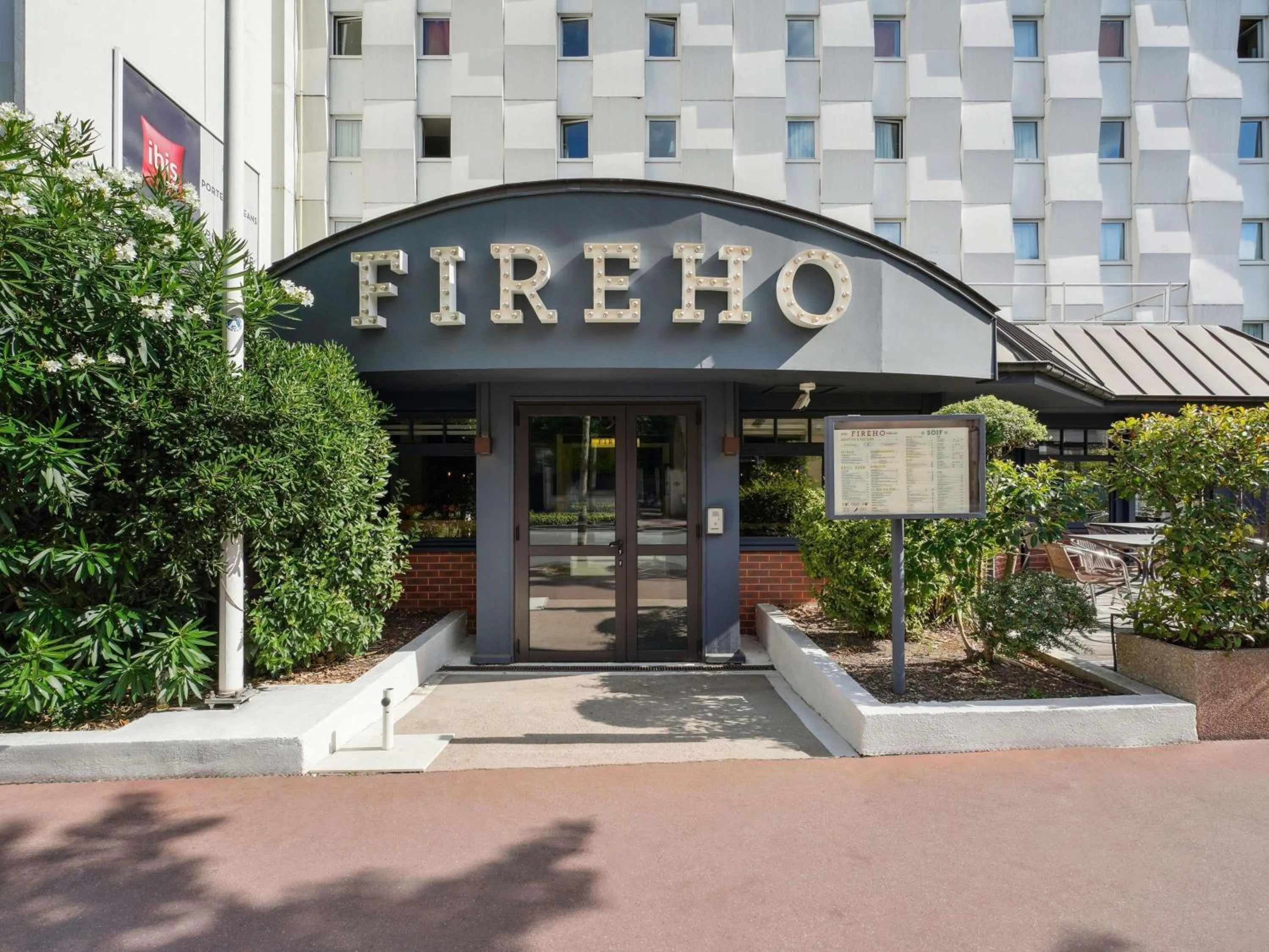 Restaurant/places to eat in ibis Paris Porte D'Orleans