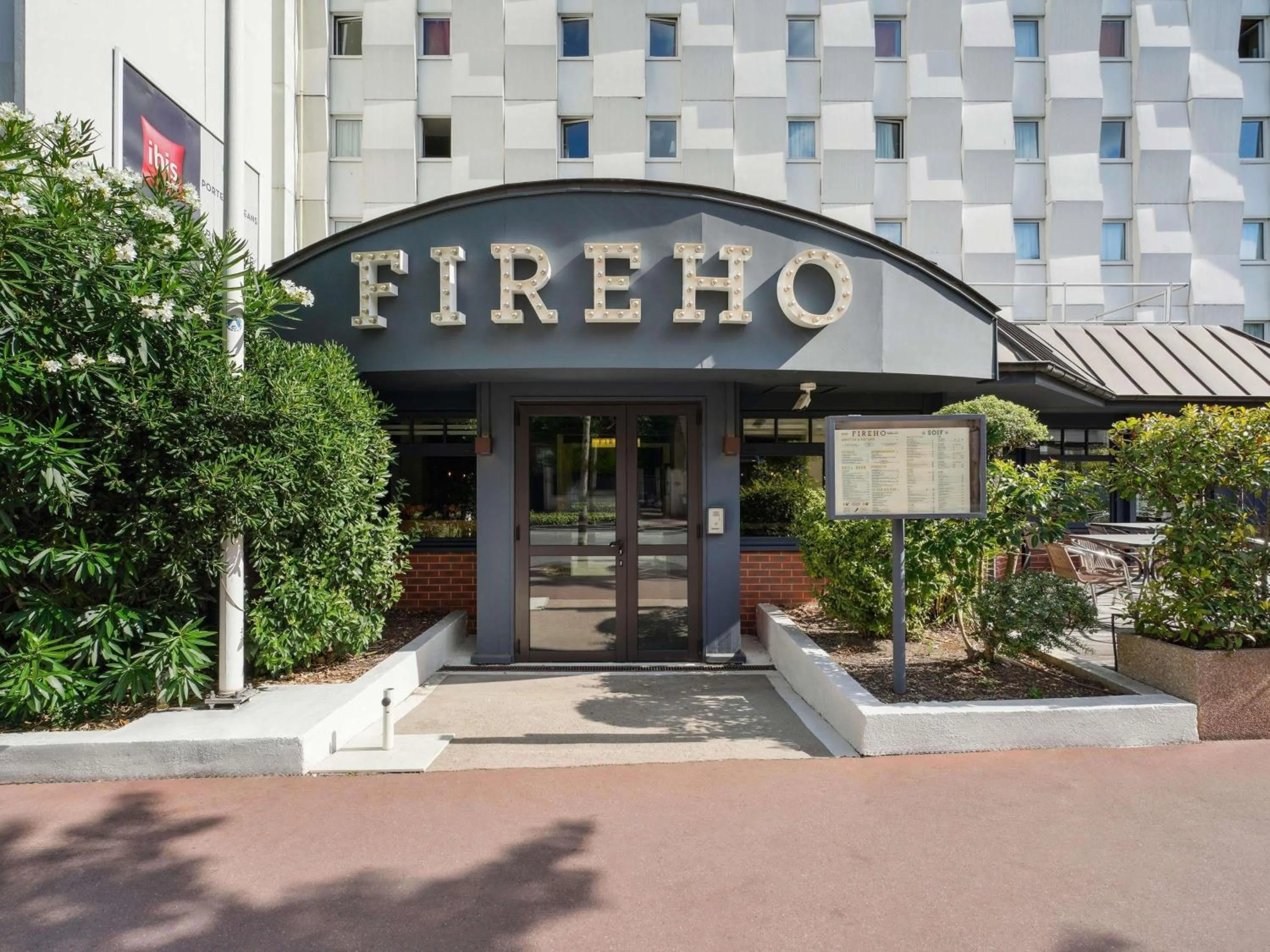 Restaurant/places to eat in ibis Paris Porte D'Orleans