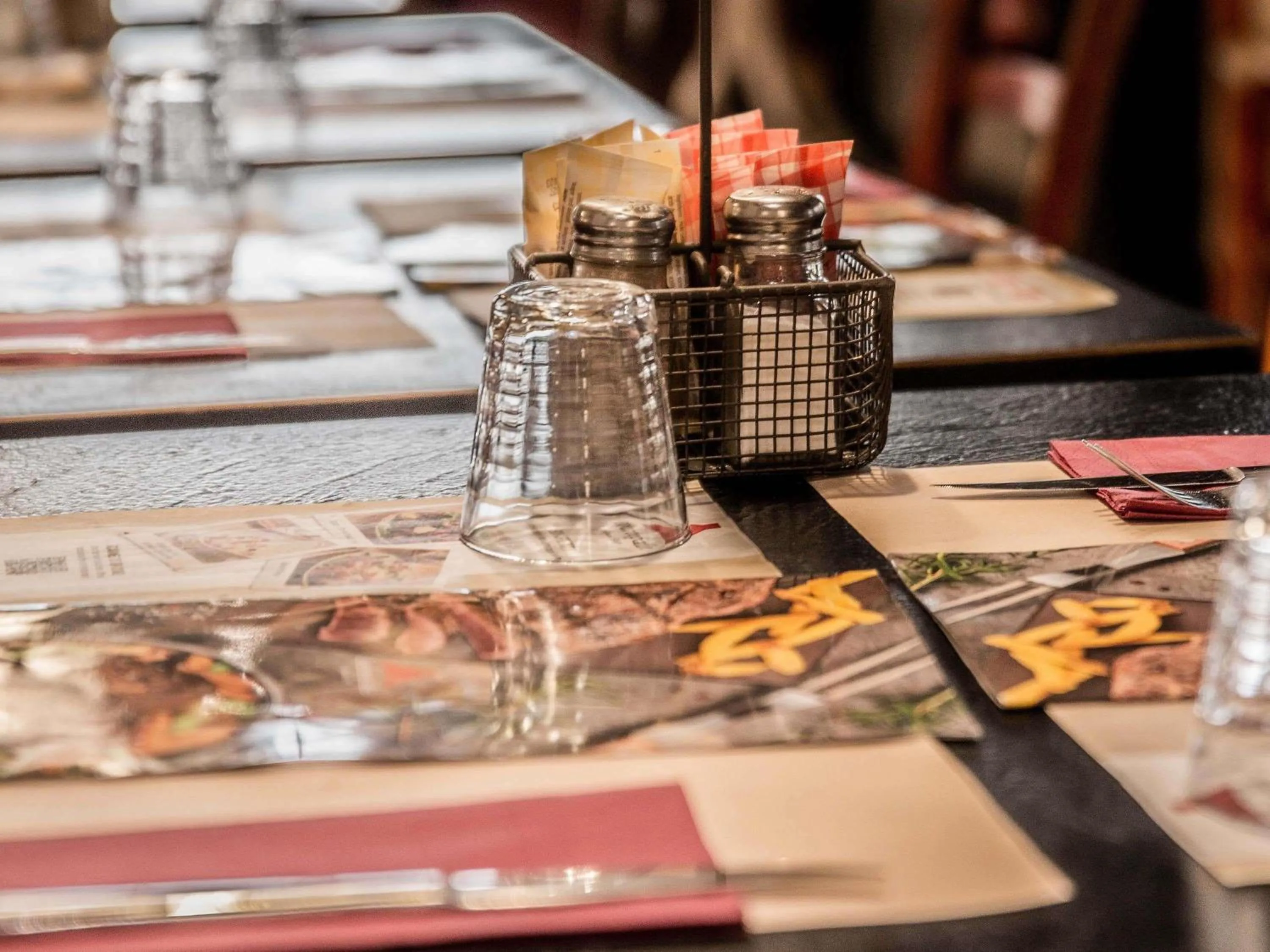 Restaurant/places to eat in ibis Paris Porte D'Orleans