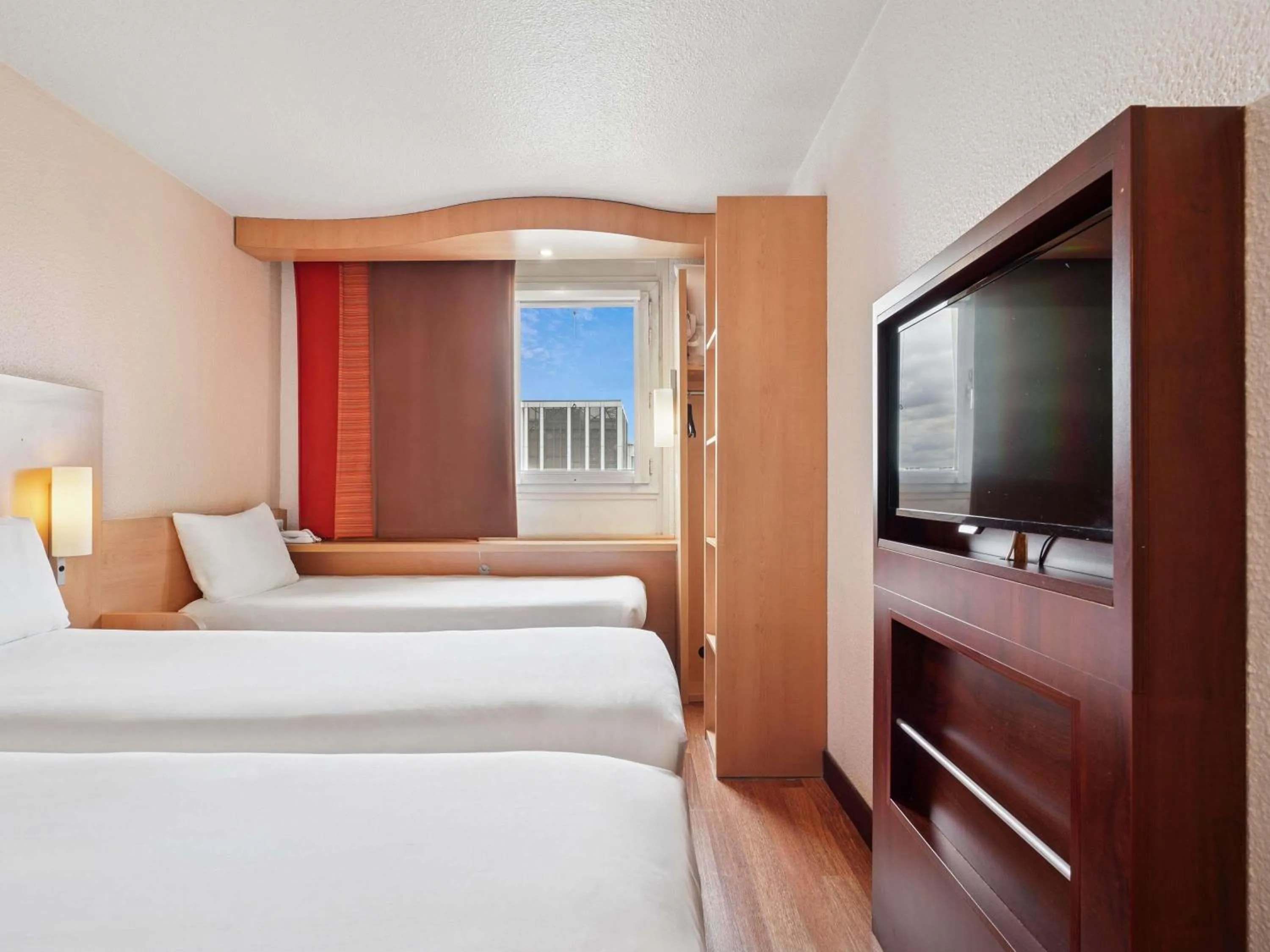 Bedroom, Bed in ibis Paris Porte D'Orleans