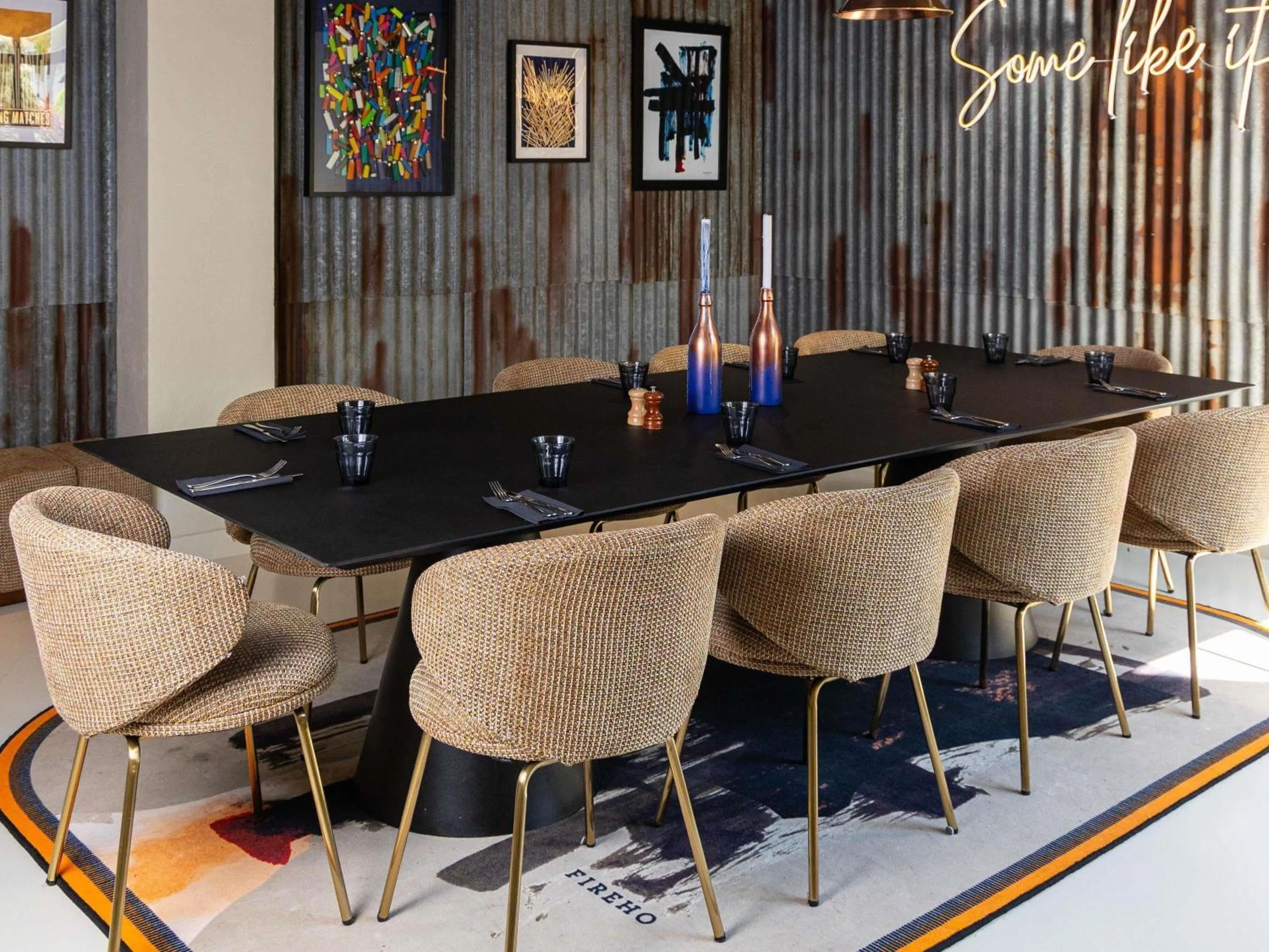 Restaurant/places to eat in ibis Paris Porte D'Orleans