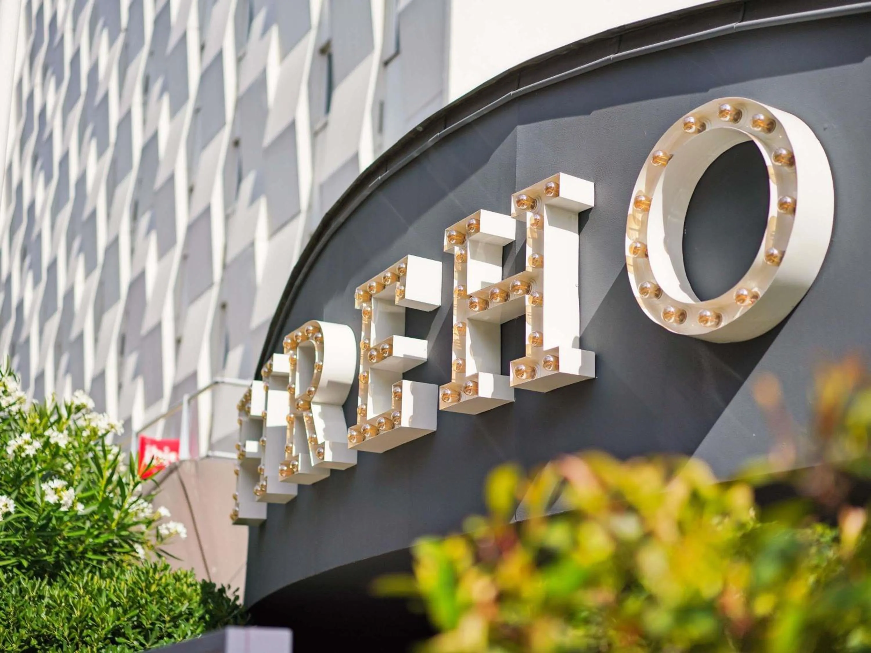 Restaurant/places to eat in ibis Paris Porte D'Orleans