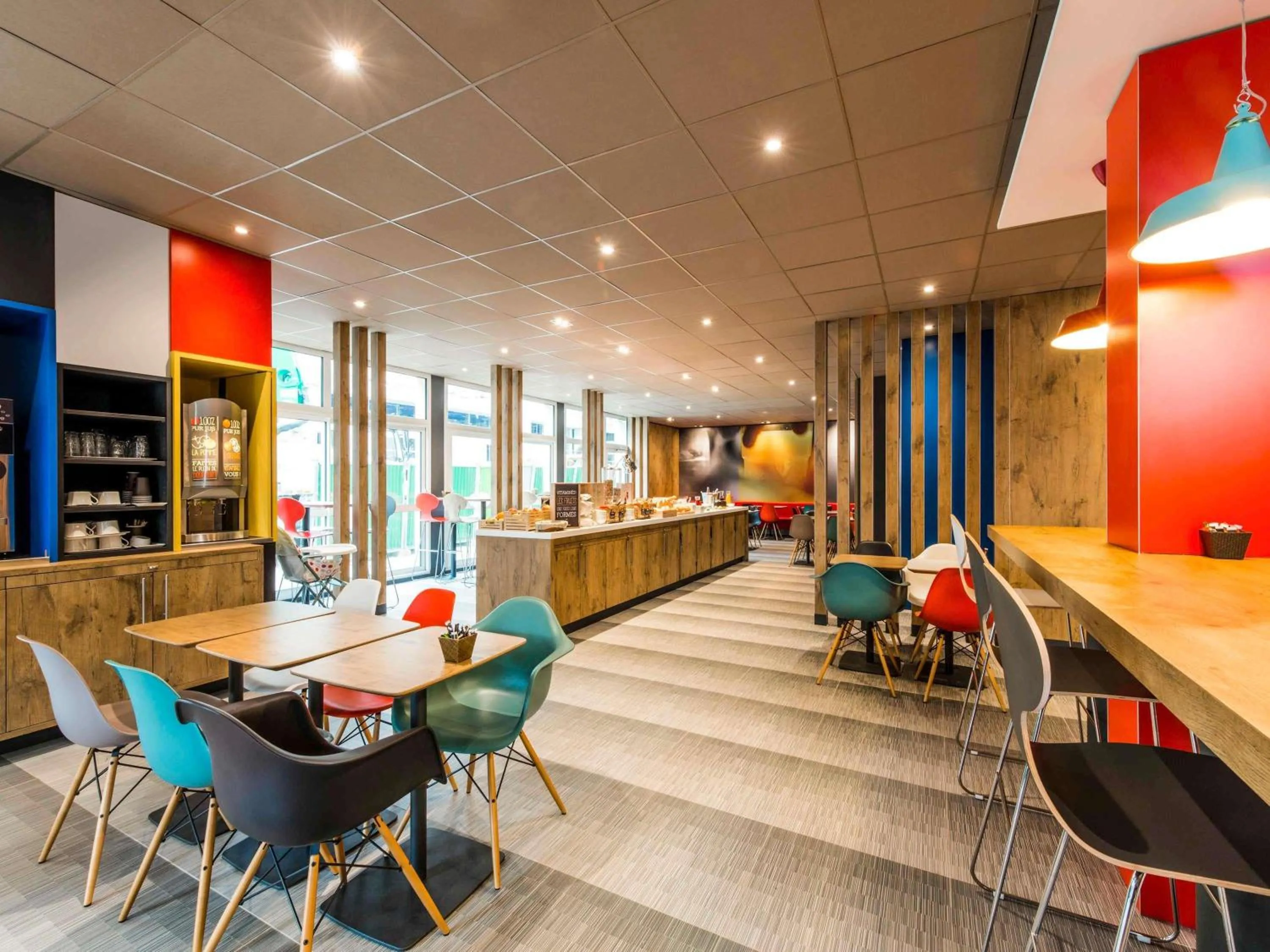 Property building in IBIS La Rochelle Vieux Port Centre