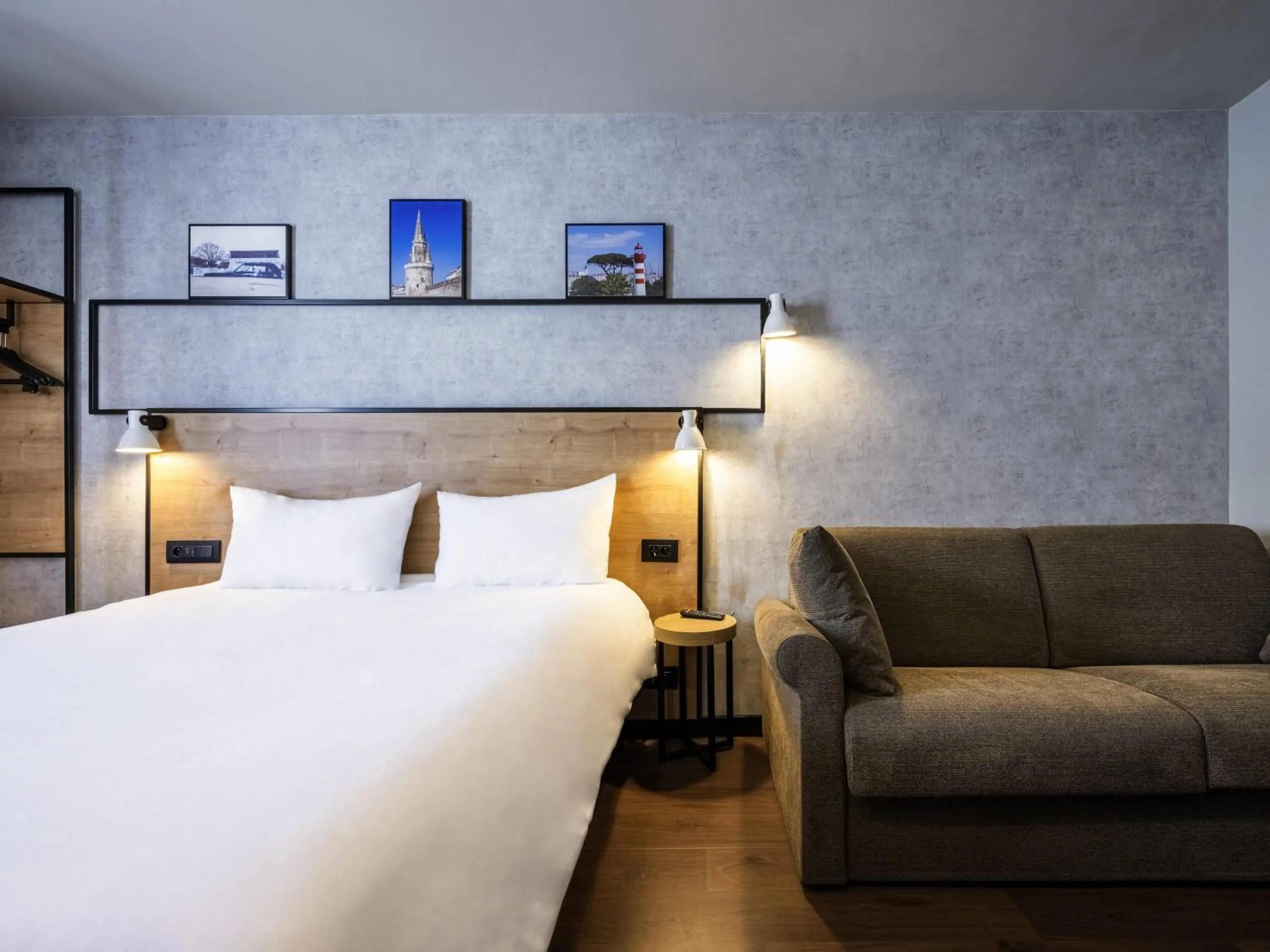 Bedroom, Bed in IBIS La Rochelle Vieux Port Centre