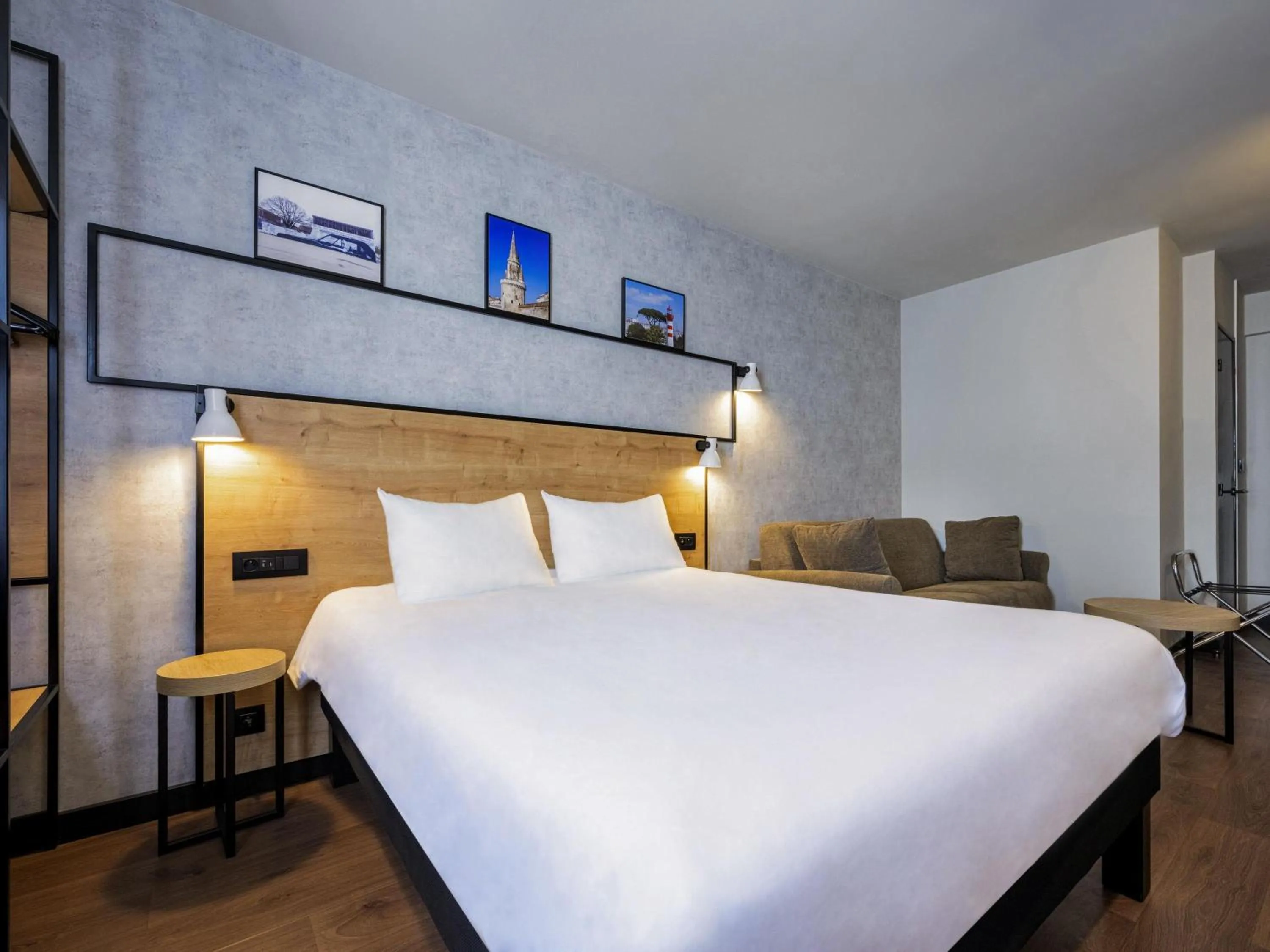 Bedroom, Bed in IBIS La Rochelle Vieux Port Centre