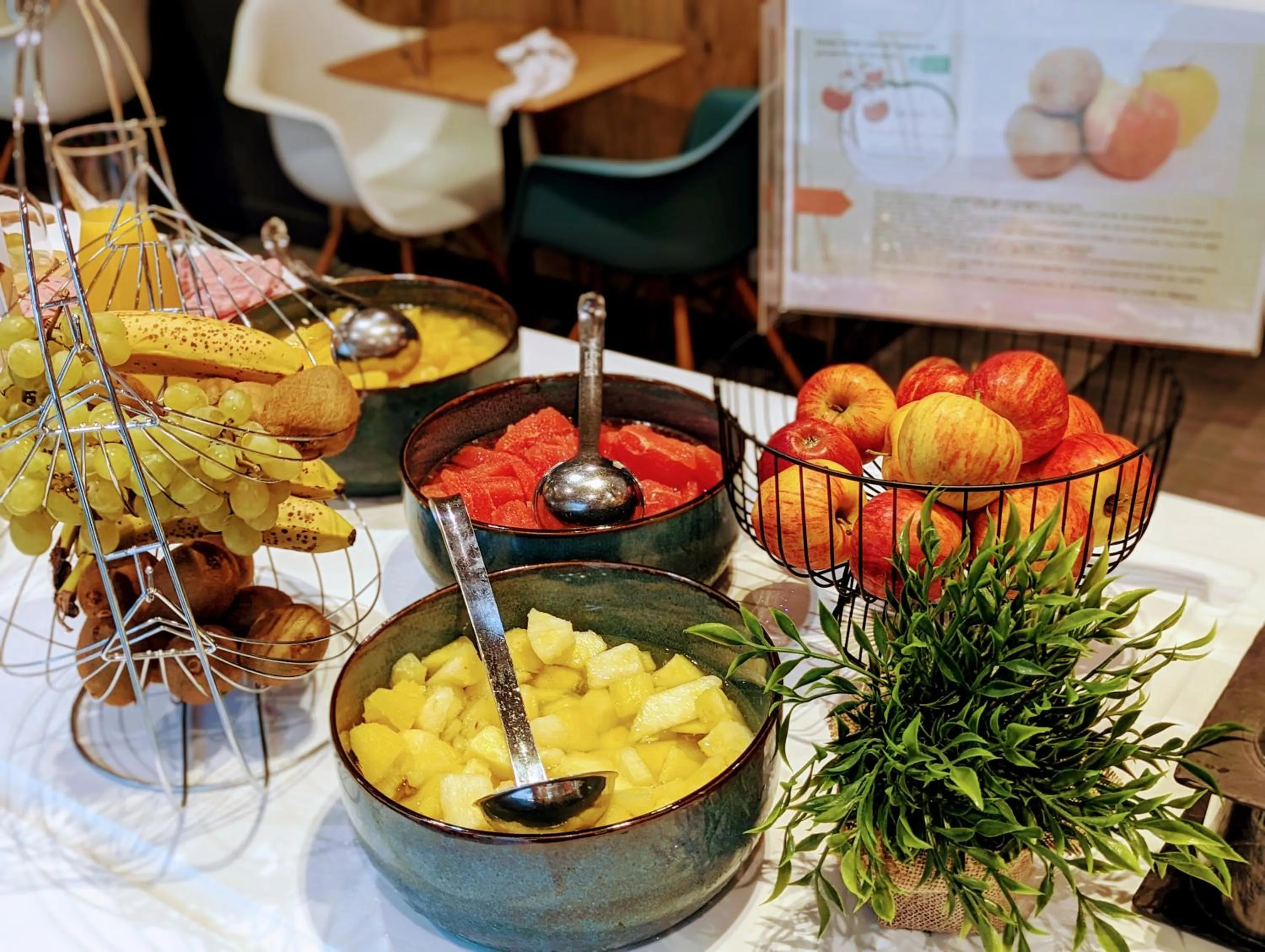 Buffet breakfast in IBIS La Rochelle Vieux Port Centre