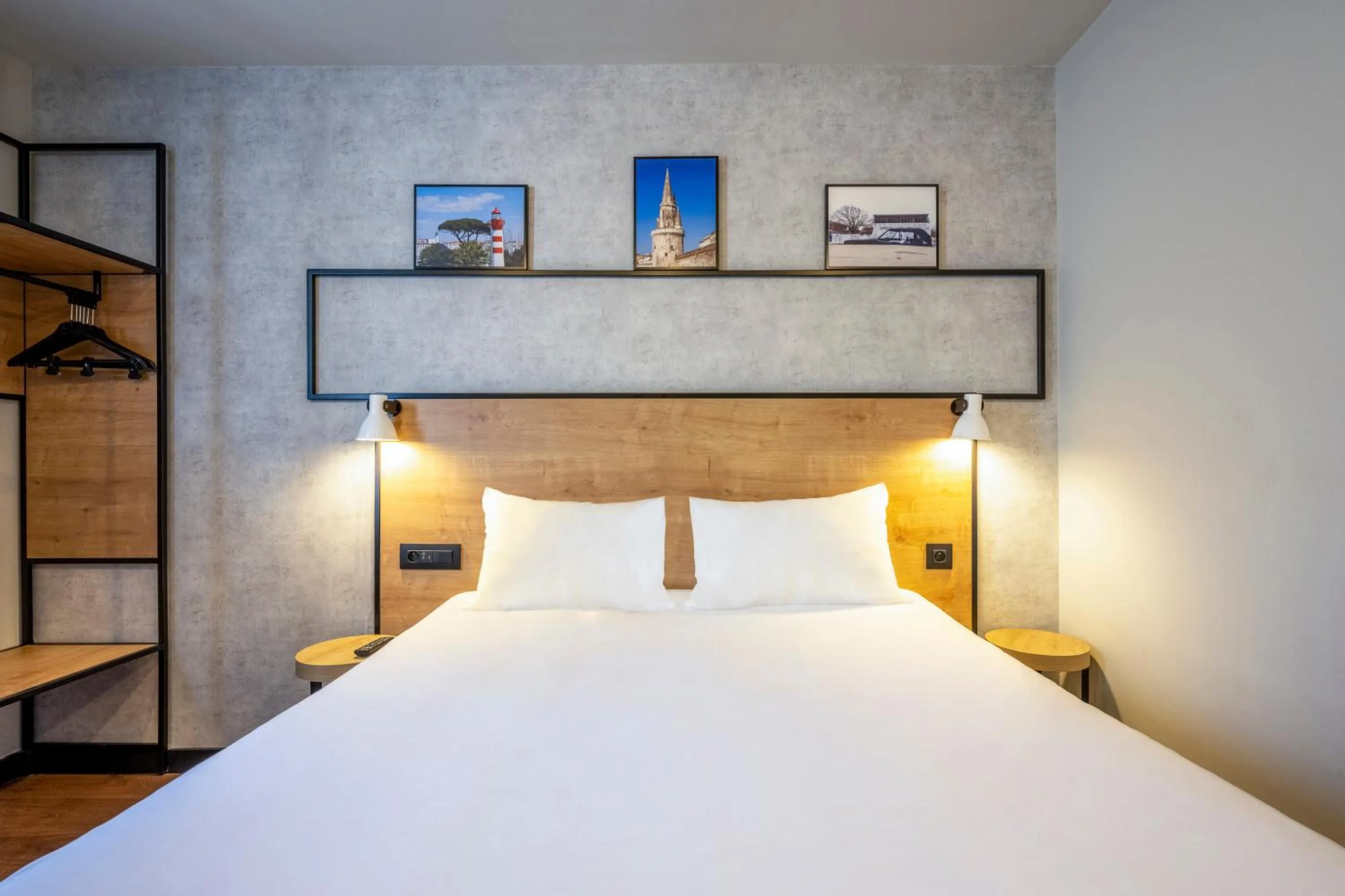 Photo of the whole room, Bed in IBIS La Rochelle Vieux Port Centre