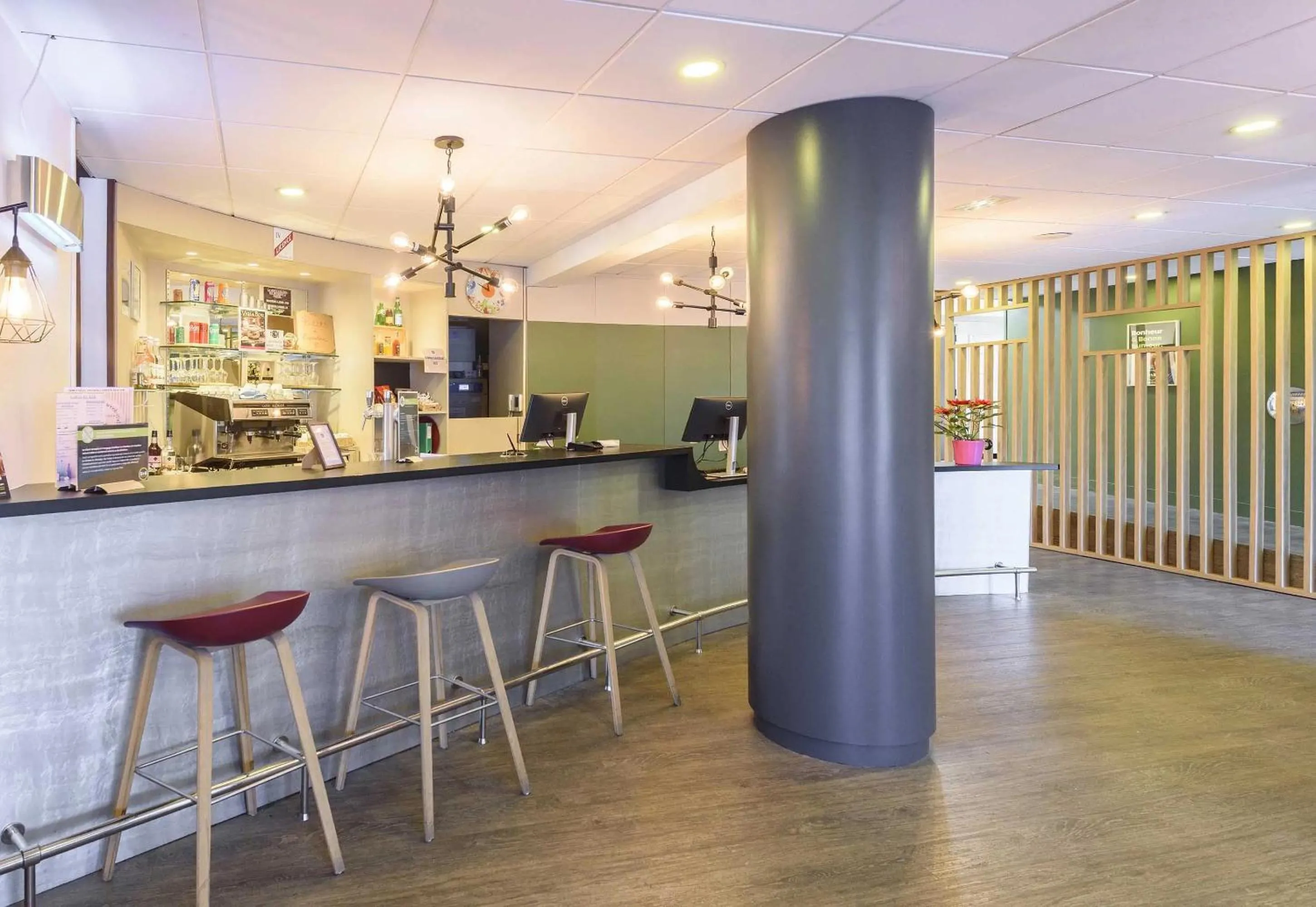 Lobby or reception in B&B HOTEL Toulouse Université 3 étoiles