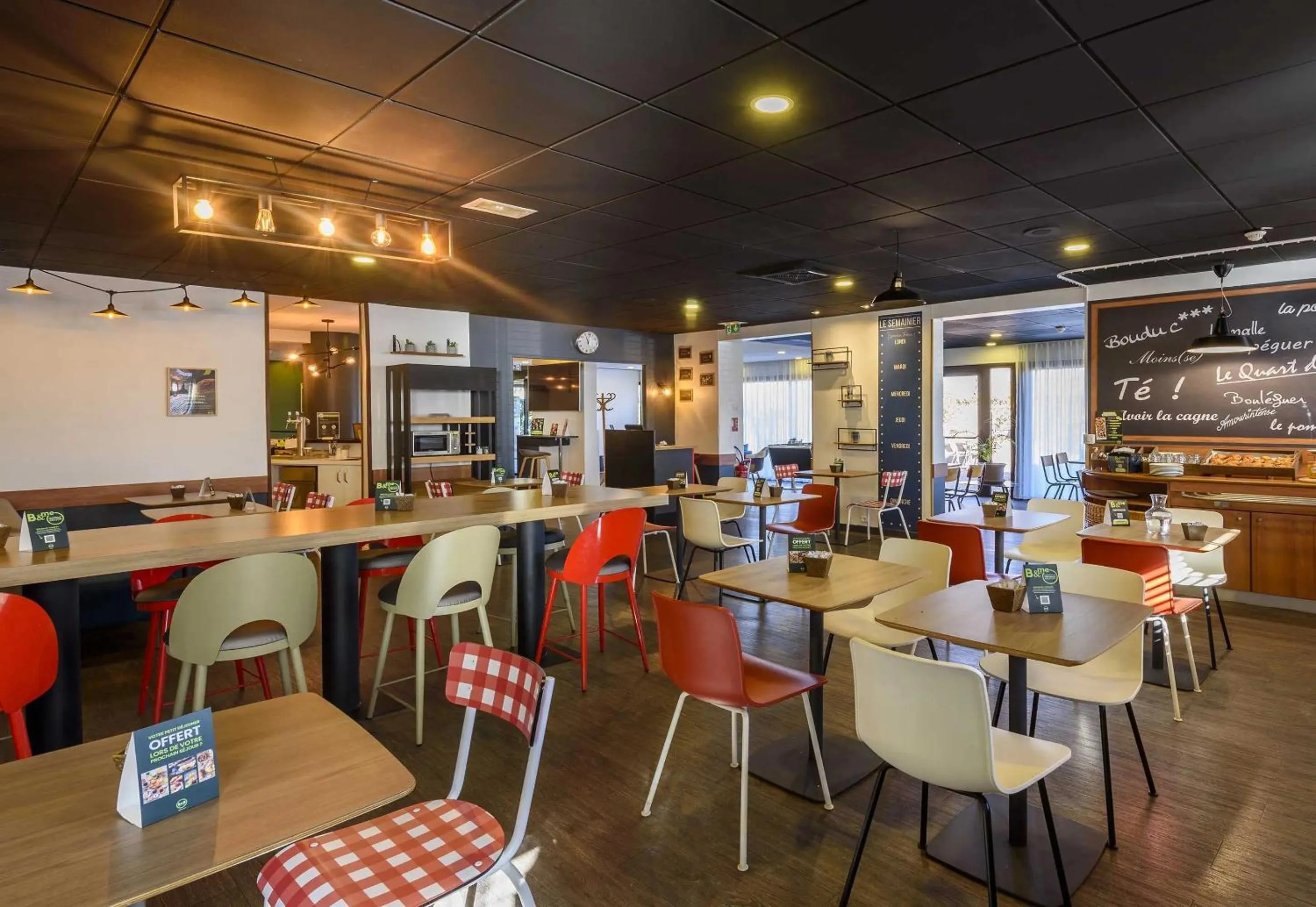 Dining area in B&B HOTEL Toulouse Université 3 étoiles
