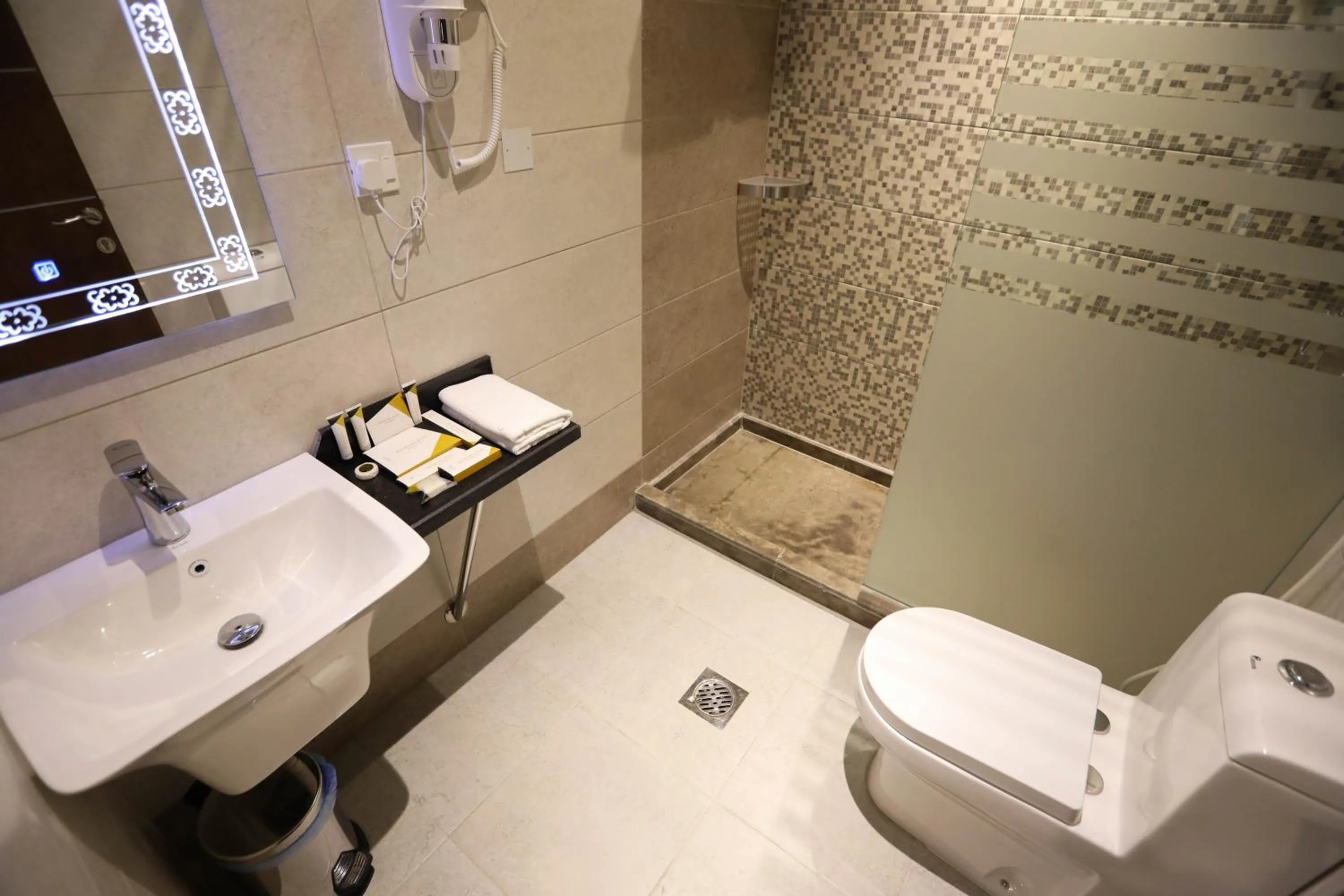 Toilet in Diamond Tower Hotel