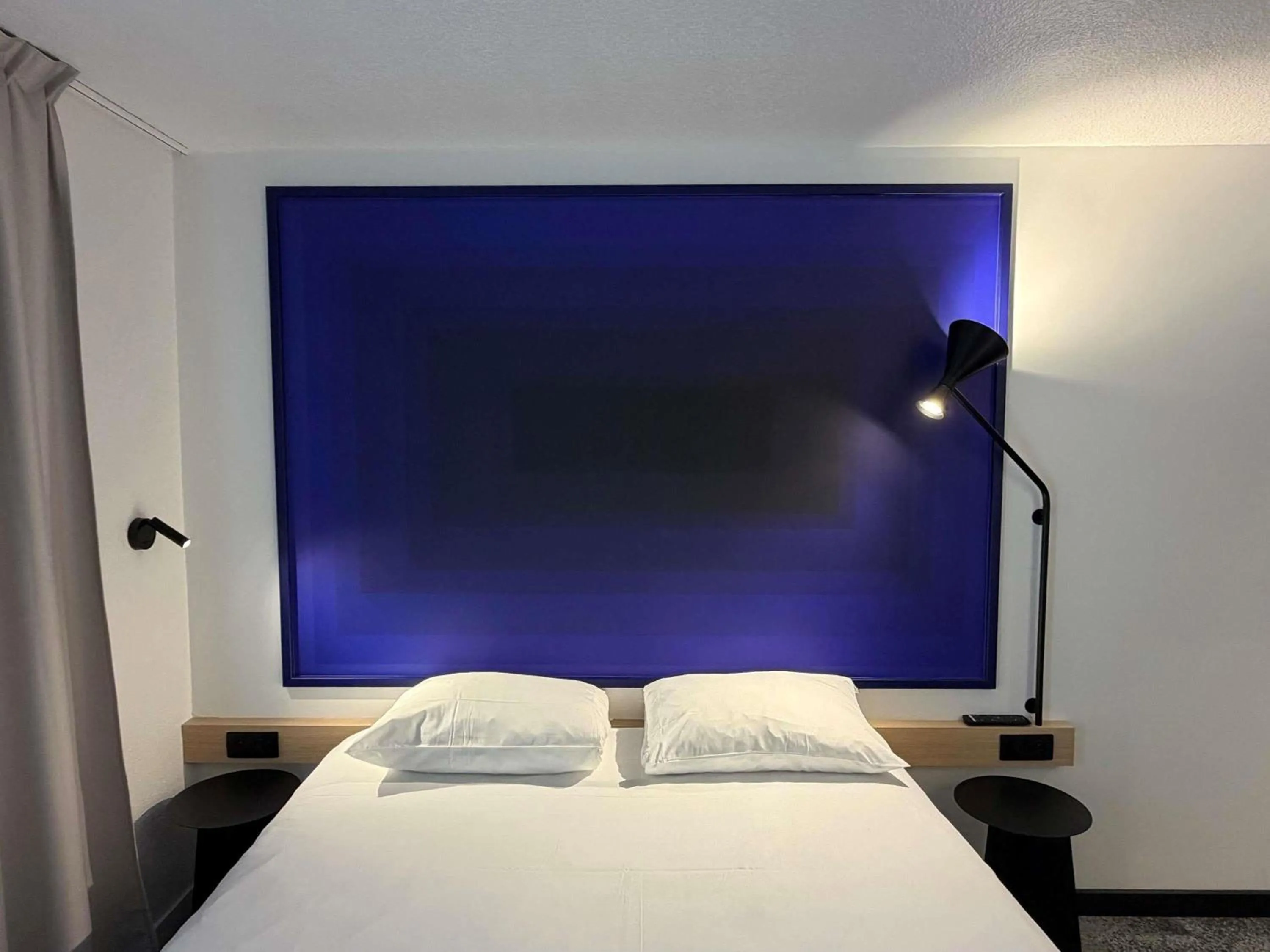 Bedroom, Bed in ibis Rennes Beaulieu