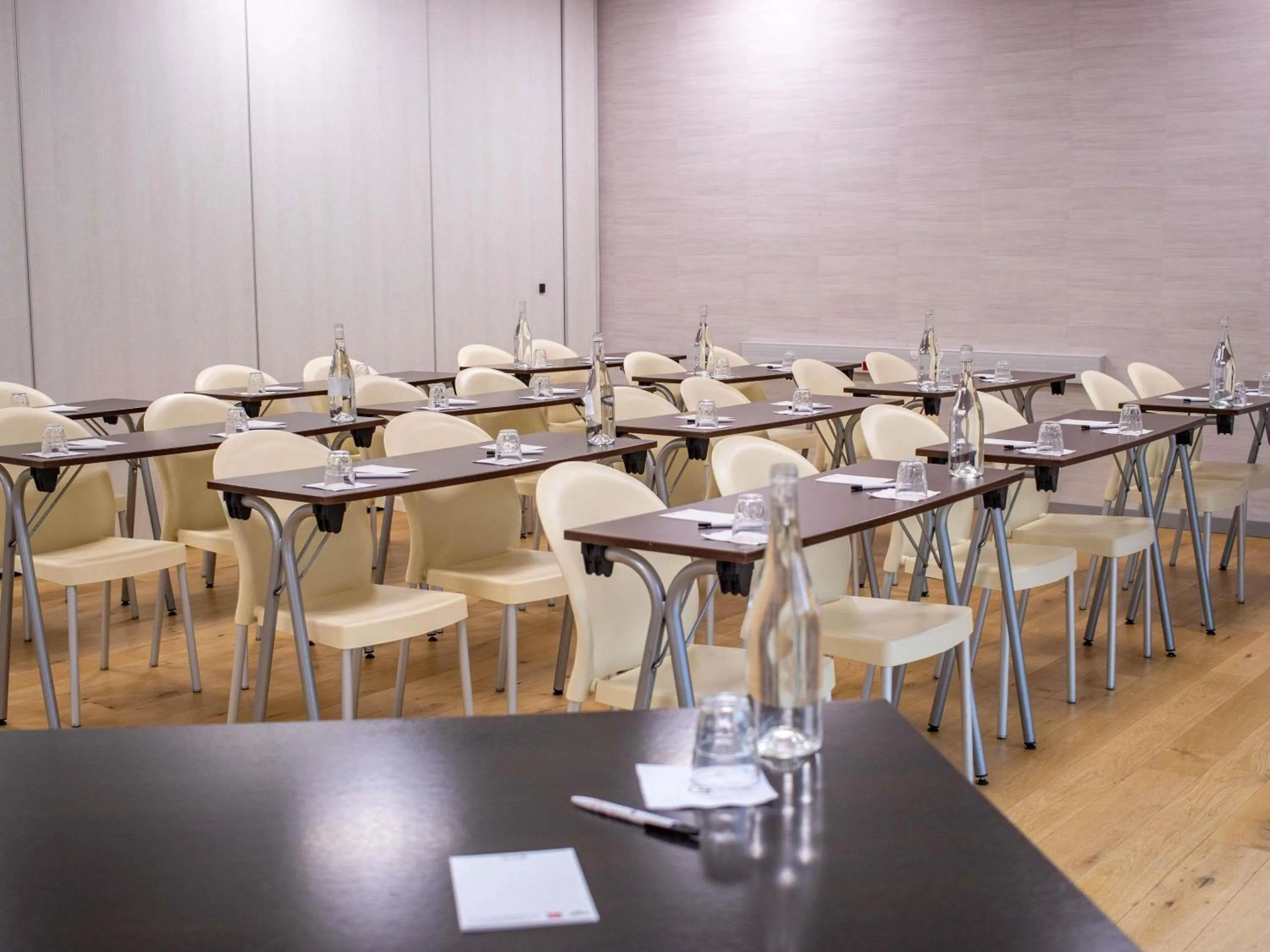 Meeting/conference room in ibis Rennes Beaulieu