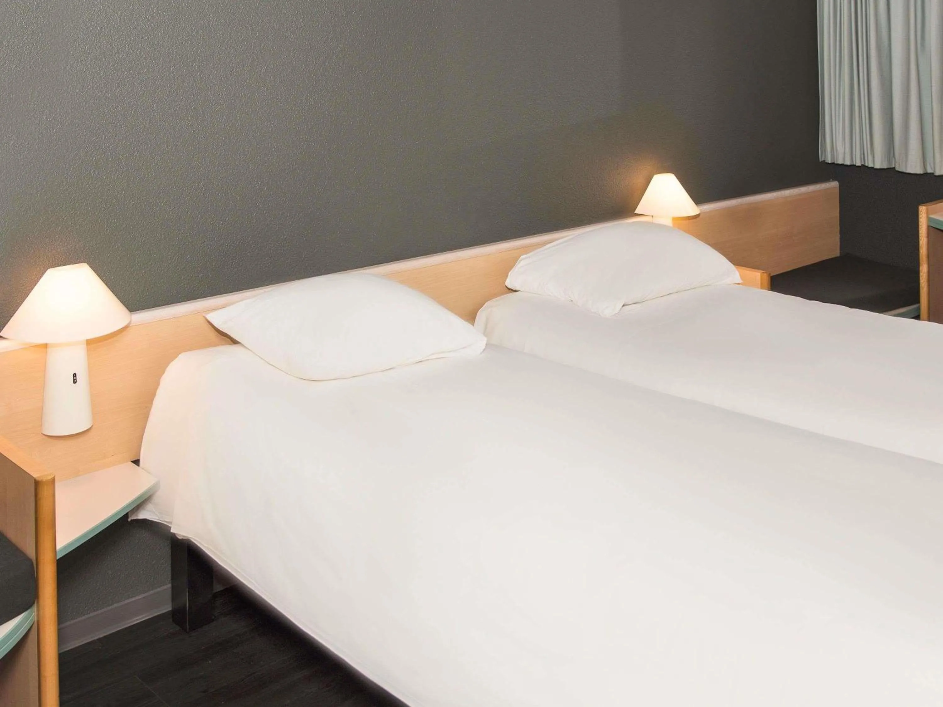 Bedroom, Bed in ibis Rennes Beaulieu