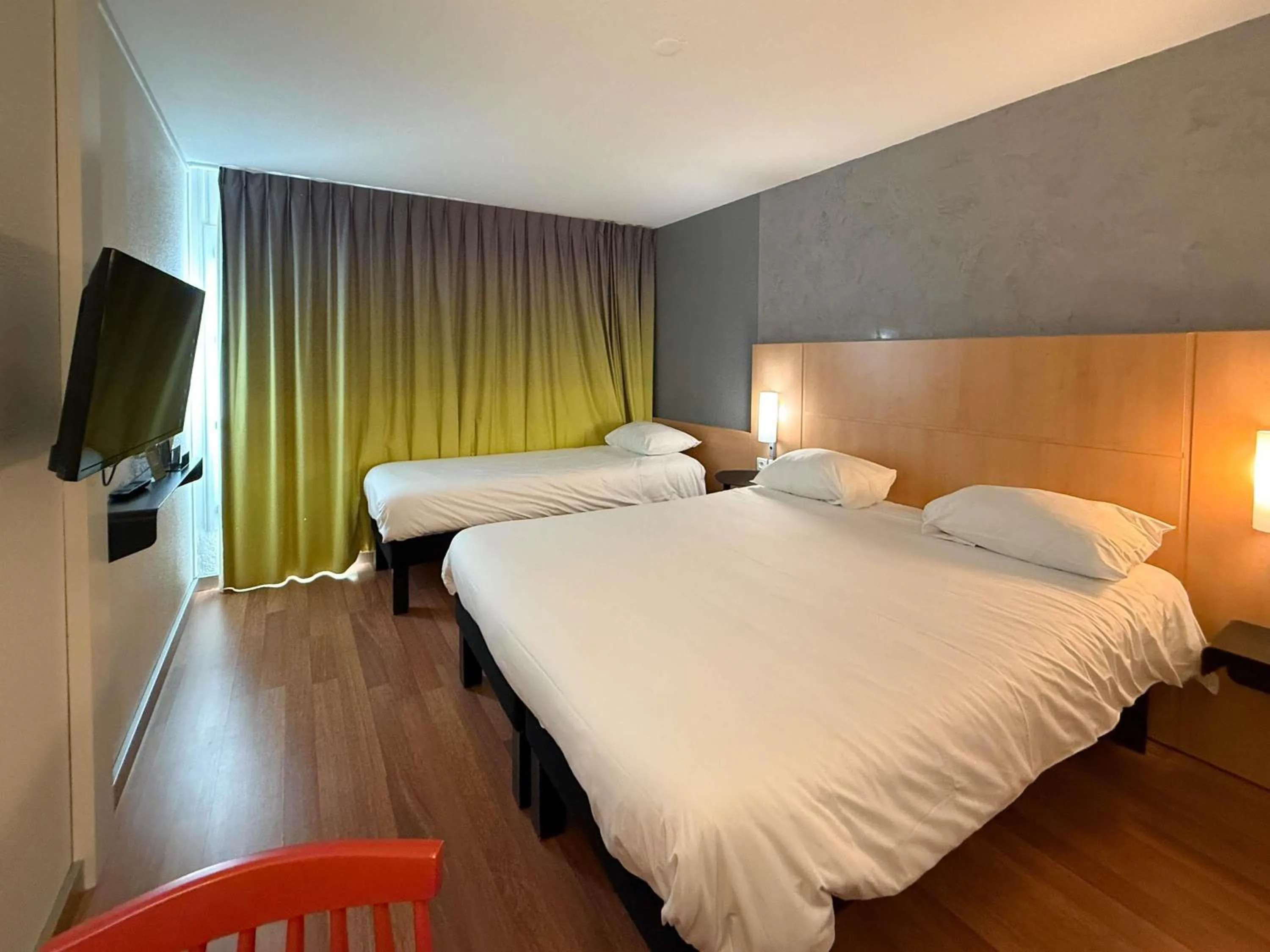 Bedroom, Bed in ibis Rennes Beaulieu