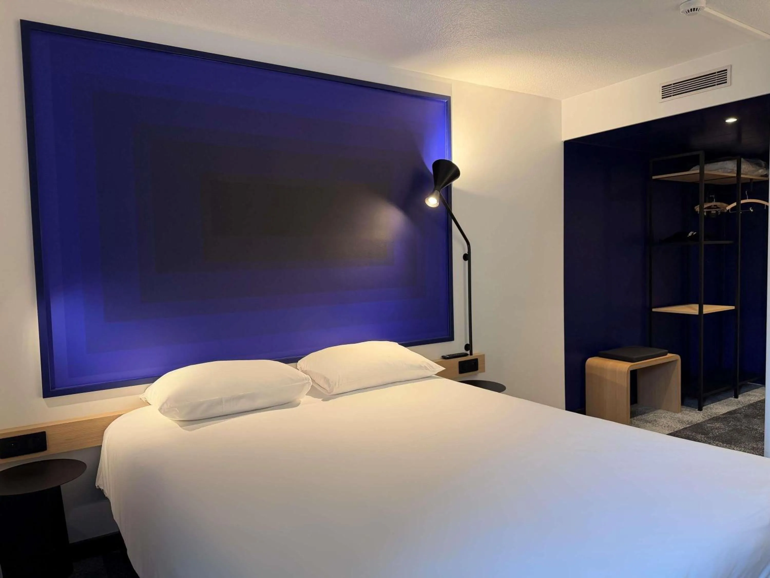 Bedroom, Bed in ibis Rennes Beaulieu