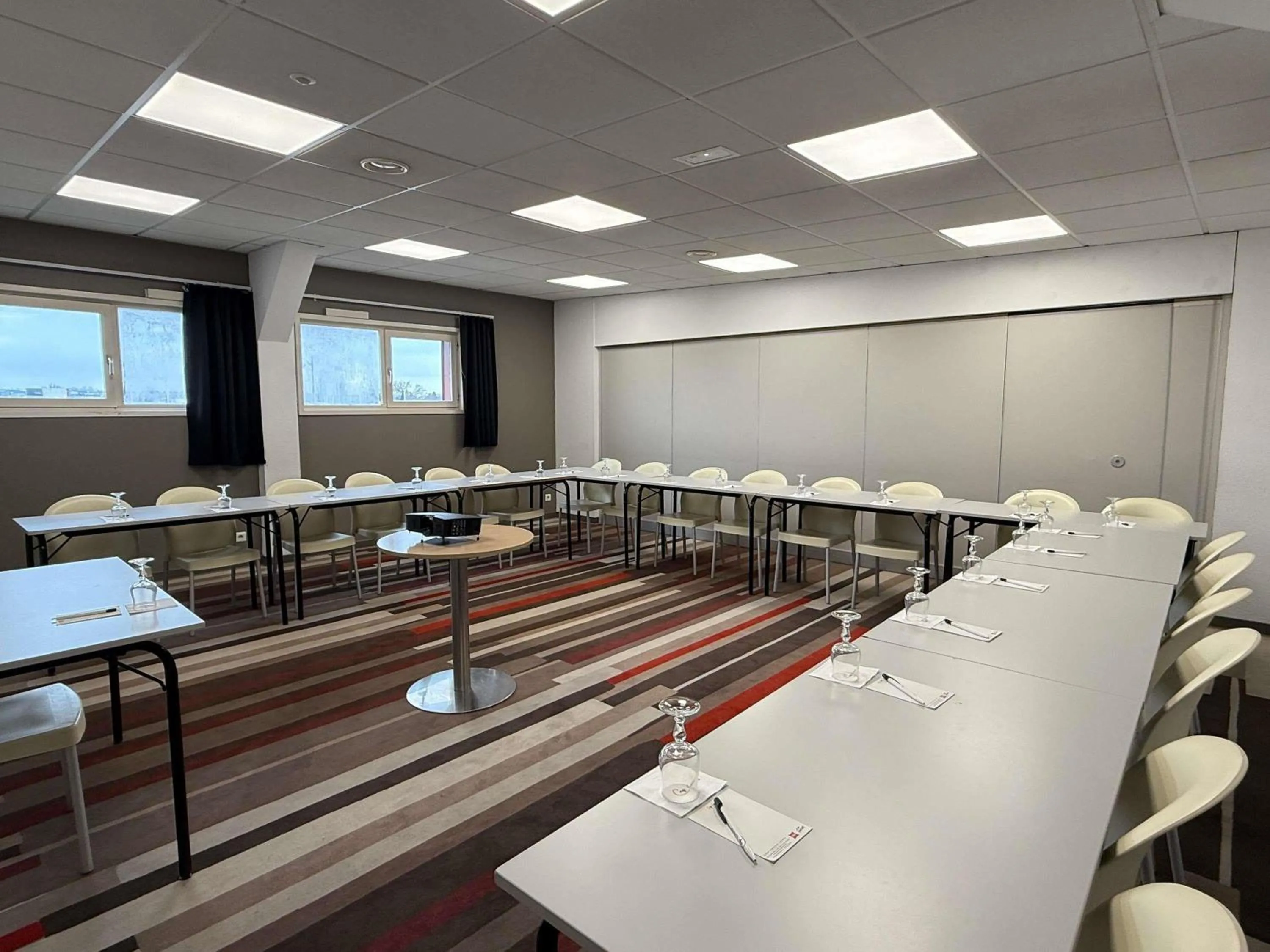 Meeting/conference room in ibis Rennes Beaulieu