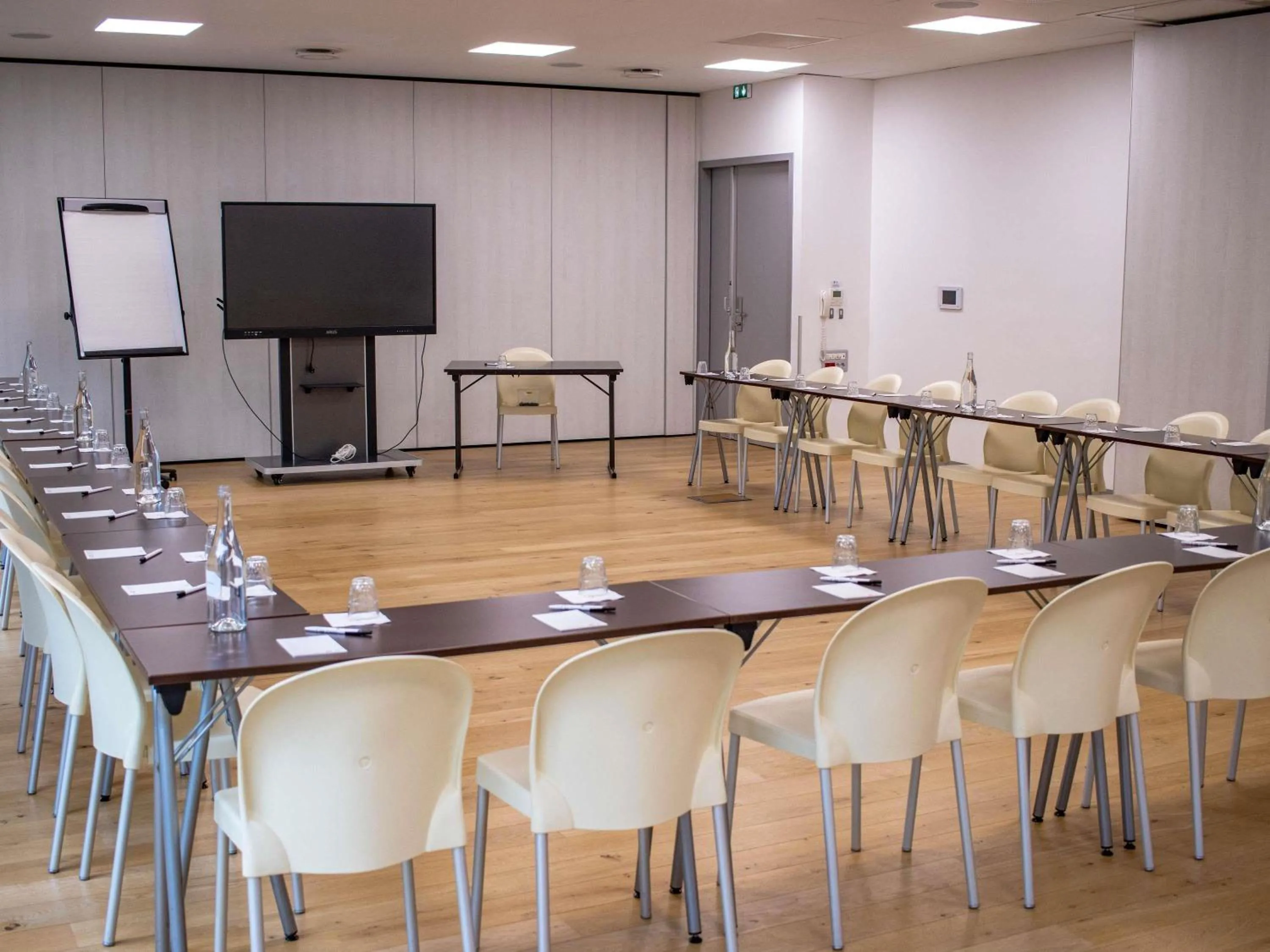 Meeting/conference room in ibis Rennes Beaulieu